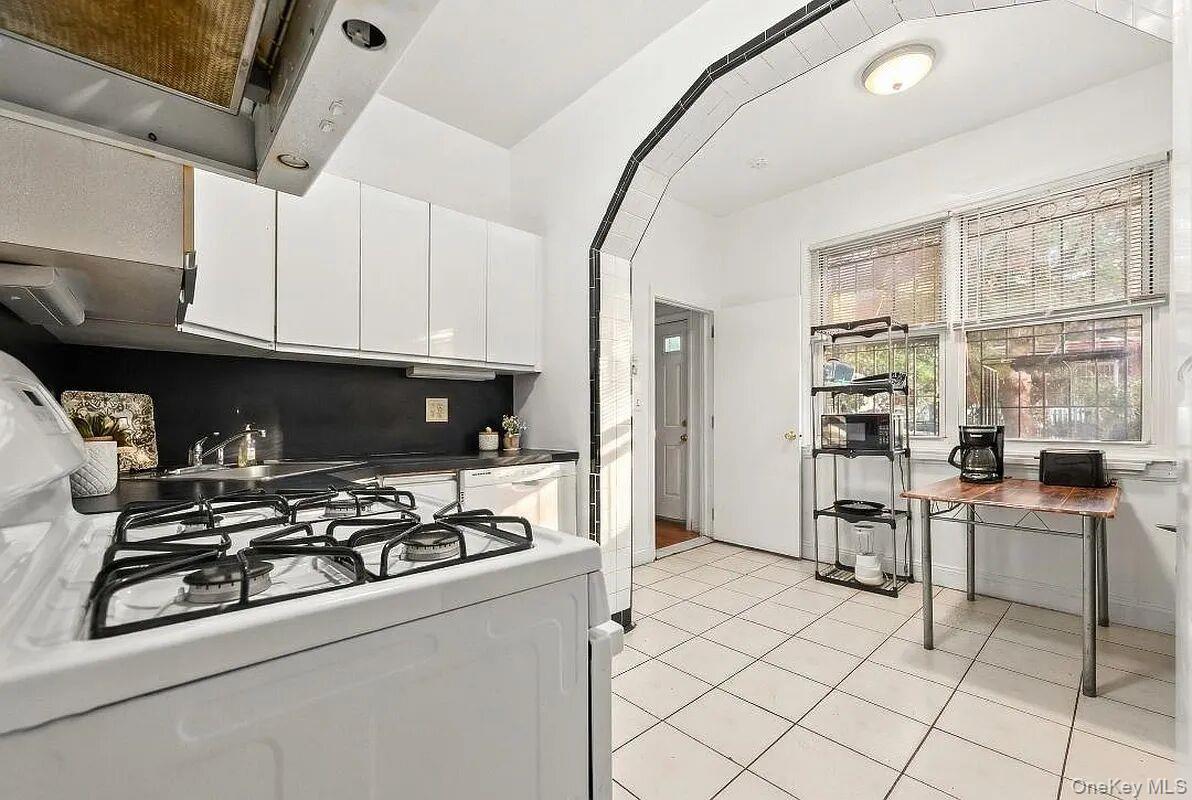 Single Family Hoffman Street Bronx, NY 10458, MLS-1035336-8