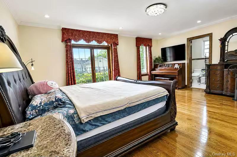 Single Family 163rd Place  Queens, NY 11358, MLS-1035346-15