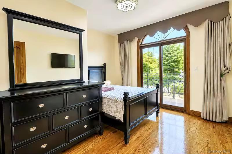 Single Family 163rd Place  Queens, NY 11358, MLS-1035346-16