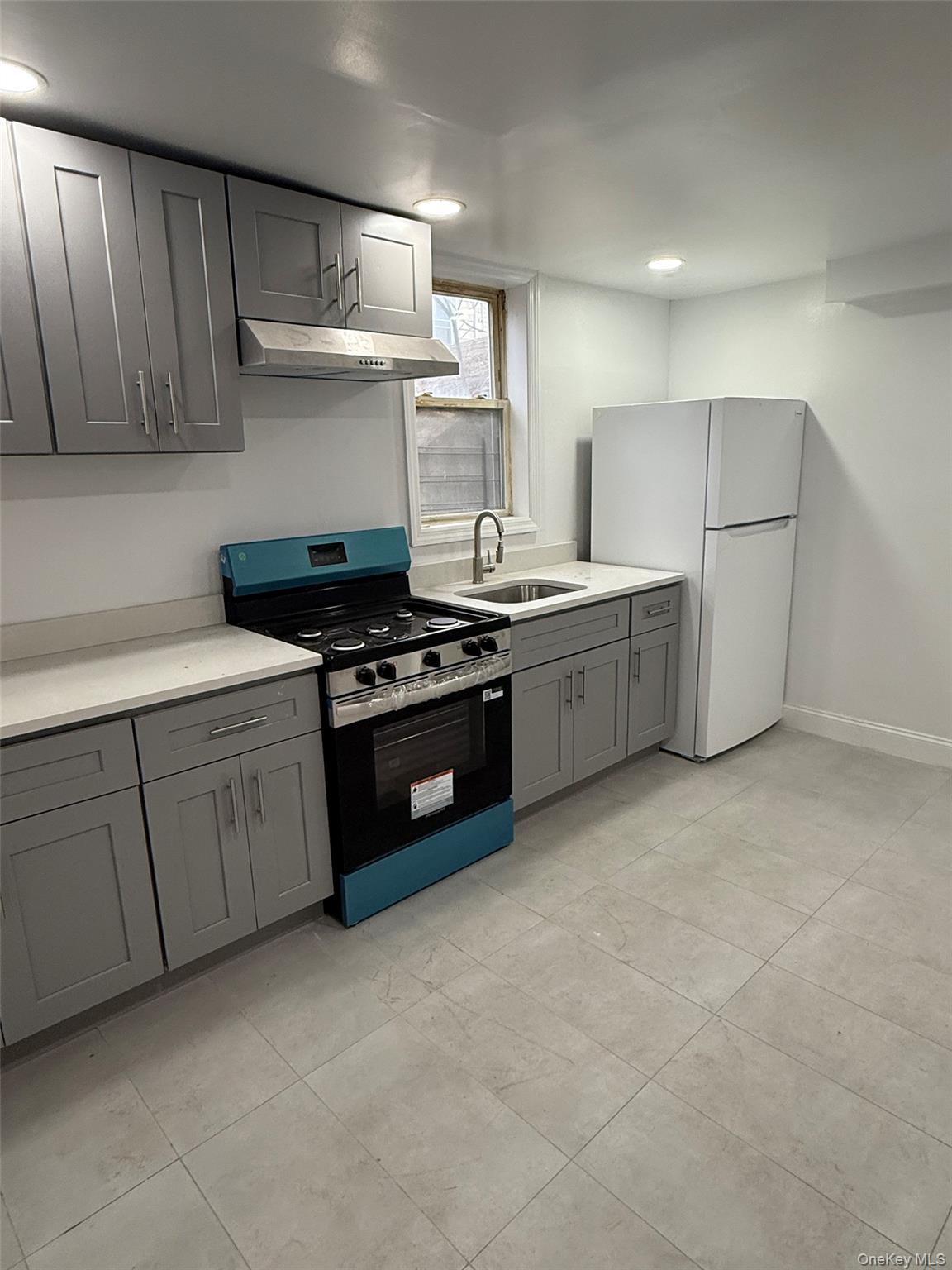 Single Family 77th St Queens, NY 11421, MLS-1035384-20