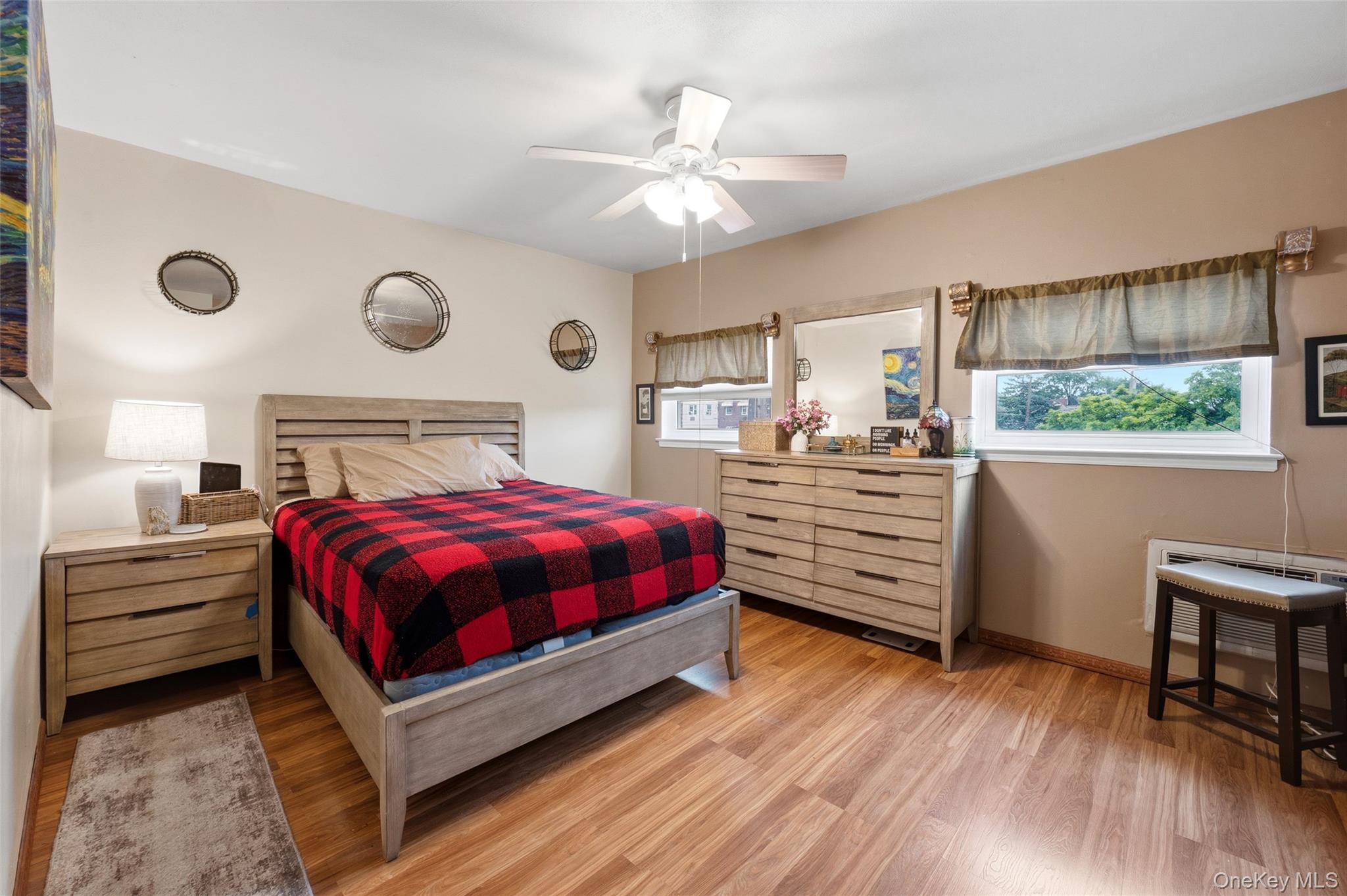 Single Family E Tremont Avenue Bronx, NY 10465, MLS-1035460-14