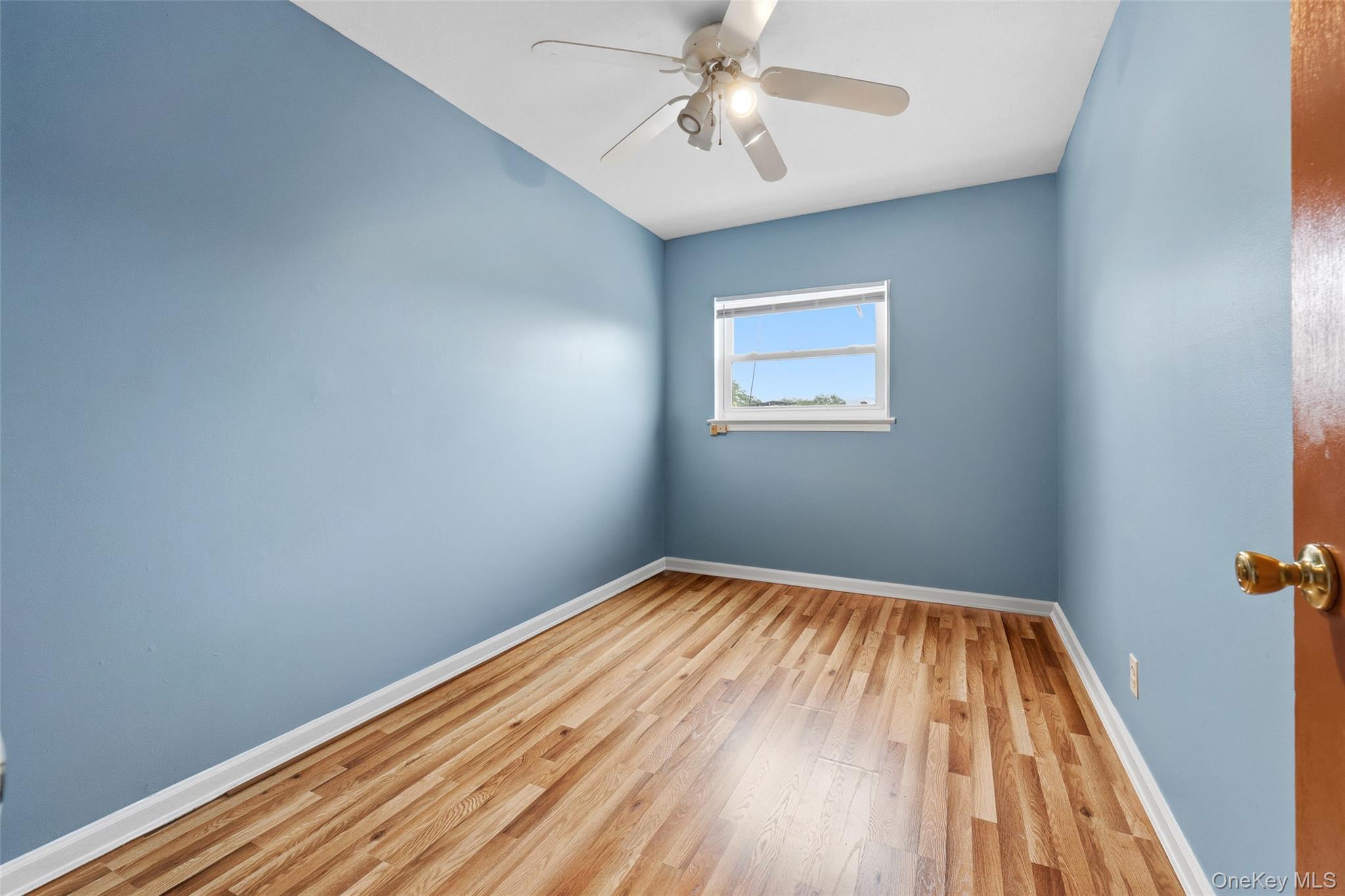 Single Family E Tremont Avenue Bronx, NY 10465, MLS-1035460-15