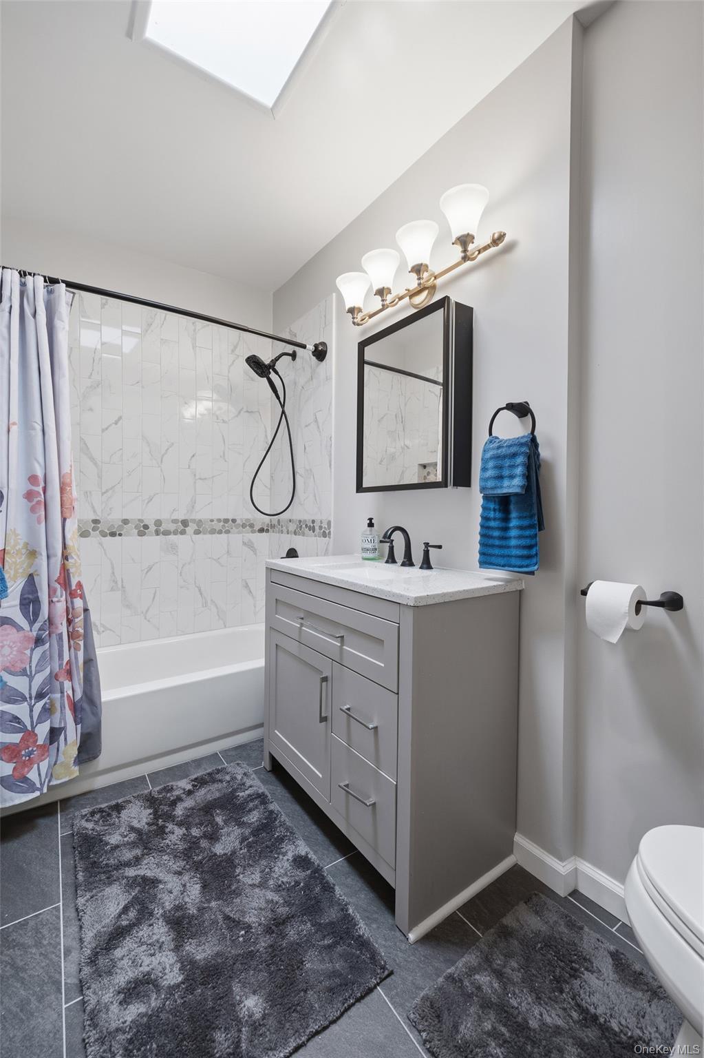 Single Family E Tremont Avenue Bronx, NY 10465, MLS-1035460-18