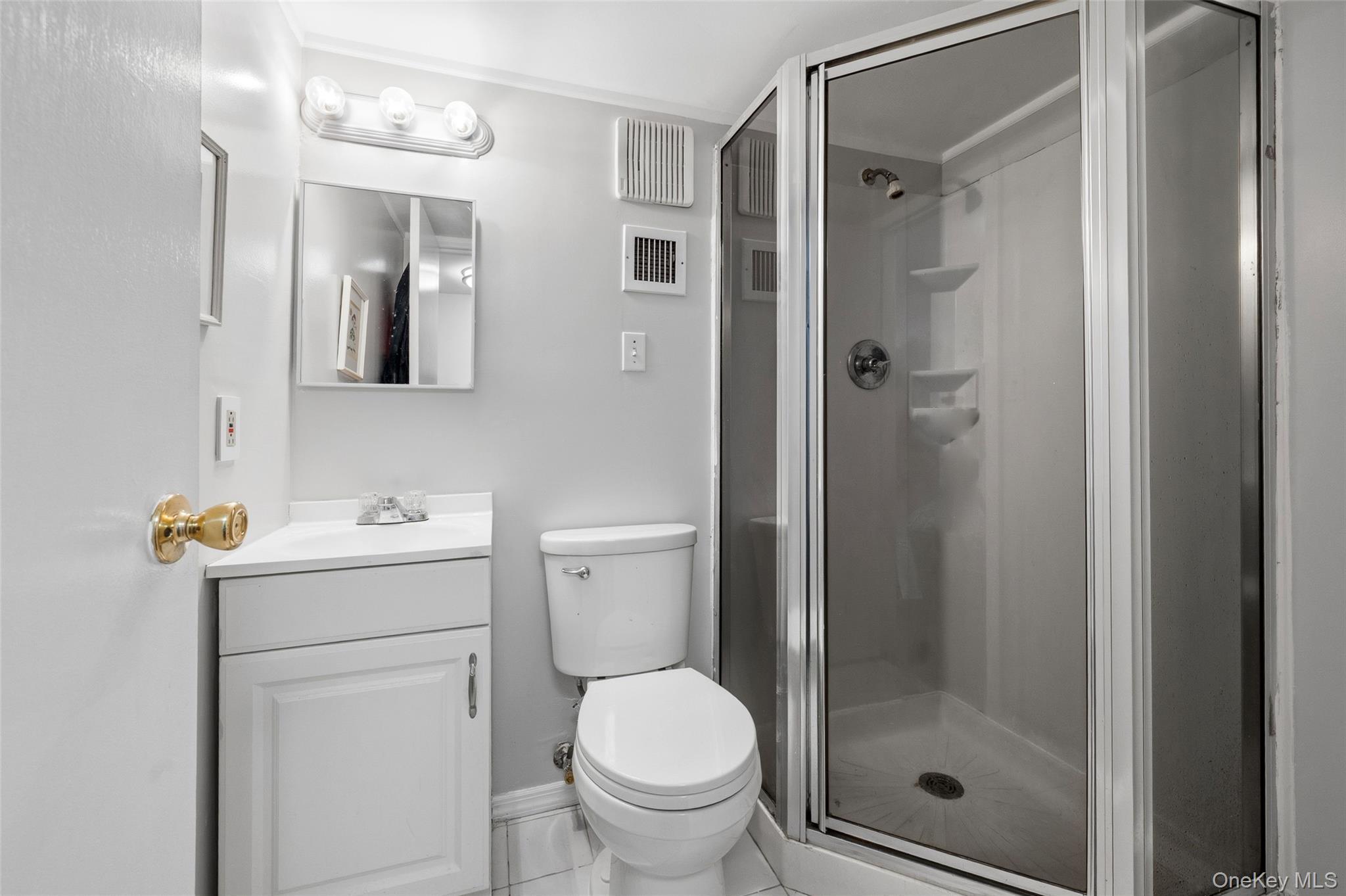 Single Family E Tremont Avenue Bronx, NY 10465, MLS-1035460-22