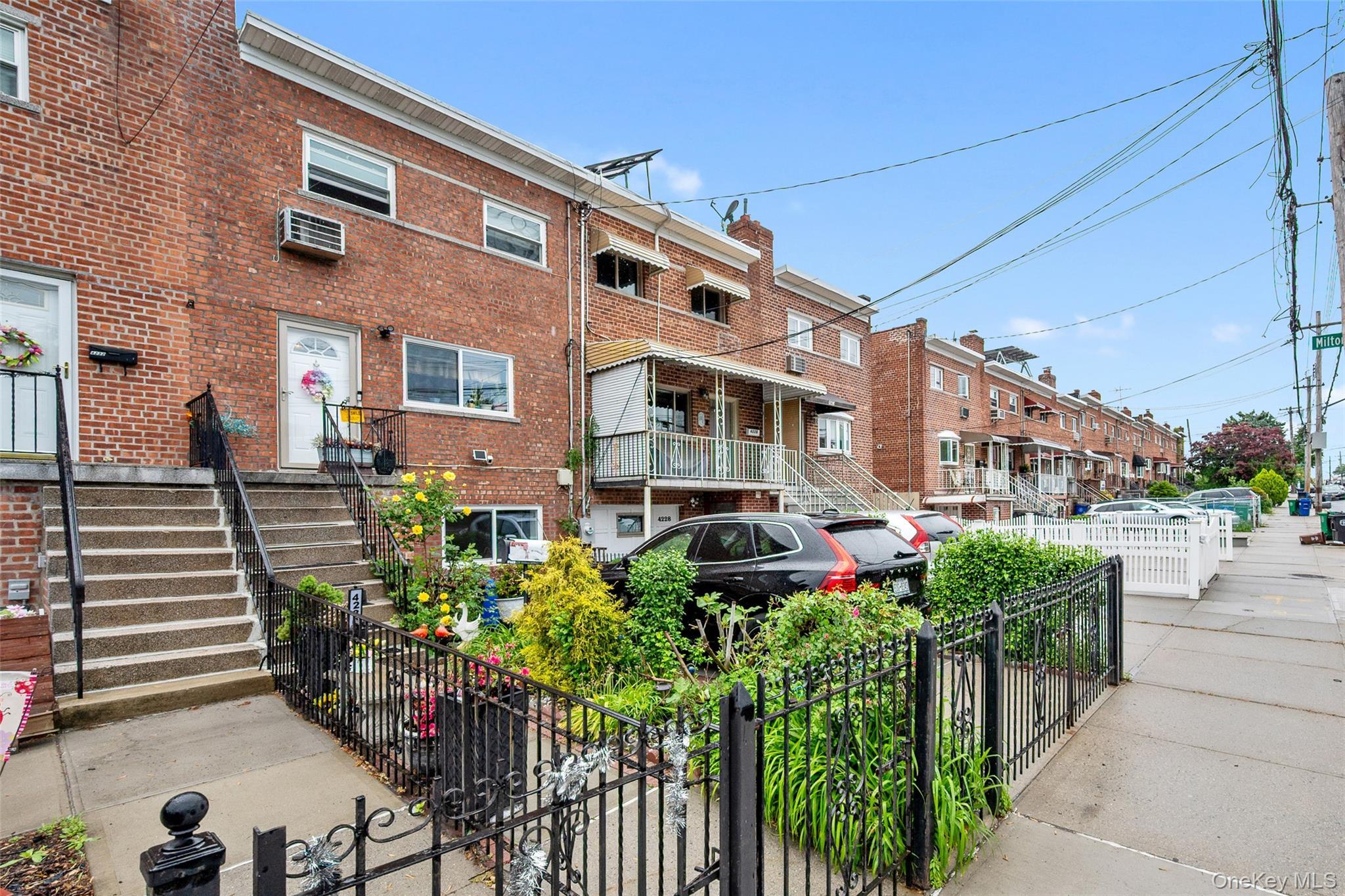Single Family E Tremont Avenue  Bronx, NY 10465, MLS-1035460-32