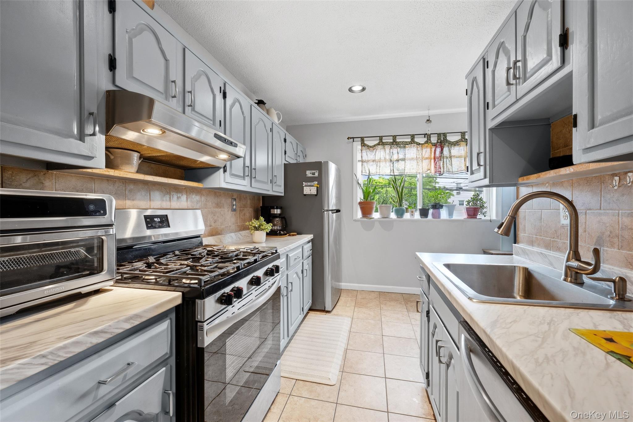 Single Family E Tremont Avenue Bronx, NY 10465, MLS-1035460-9