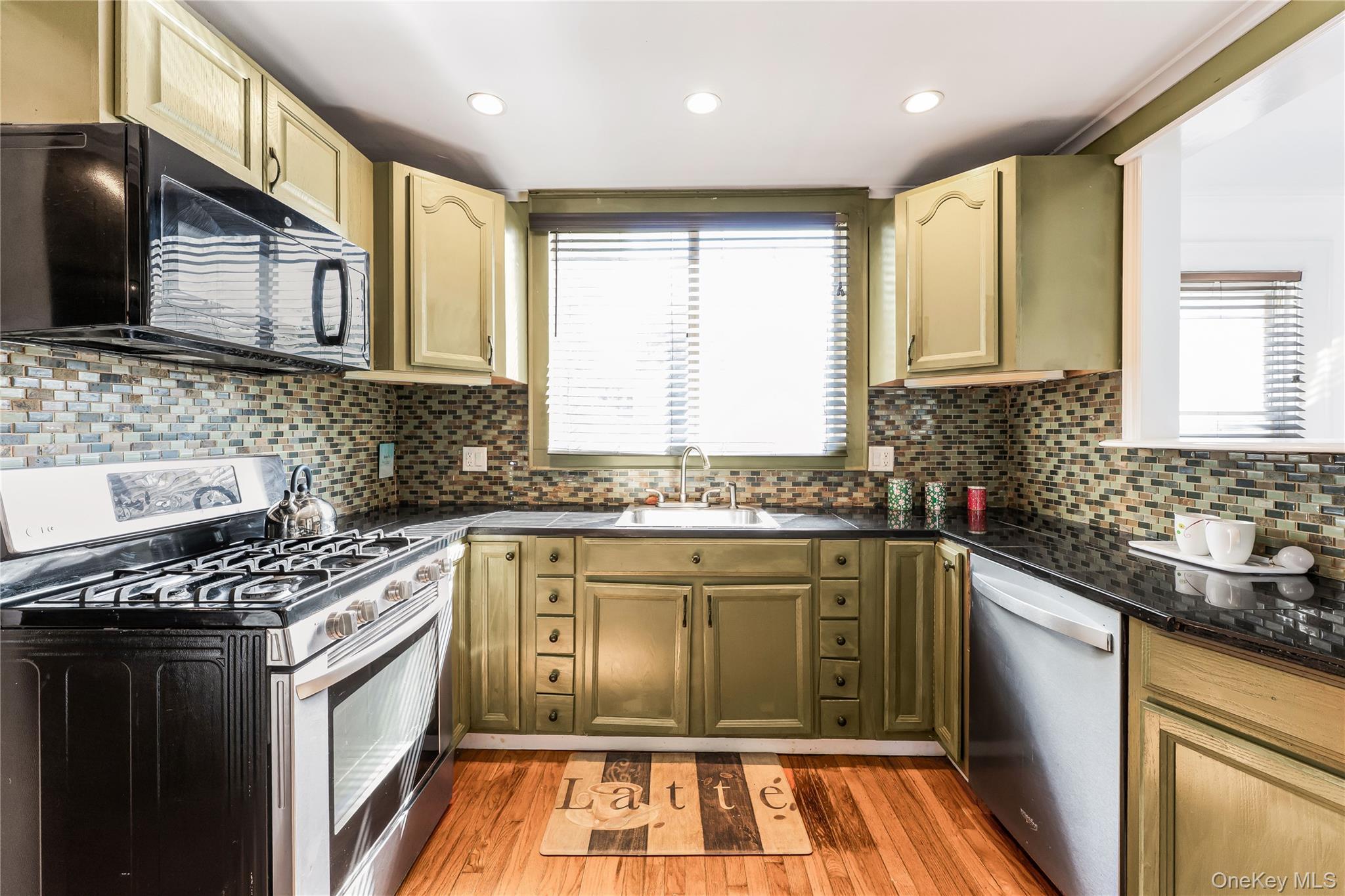 Single Family Magnolia Drive Suffolk County, NY 11951, MLS-1035480-7