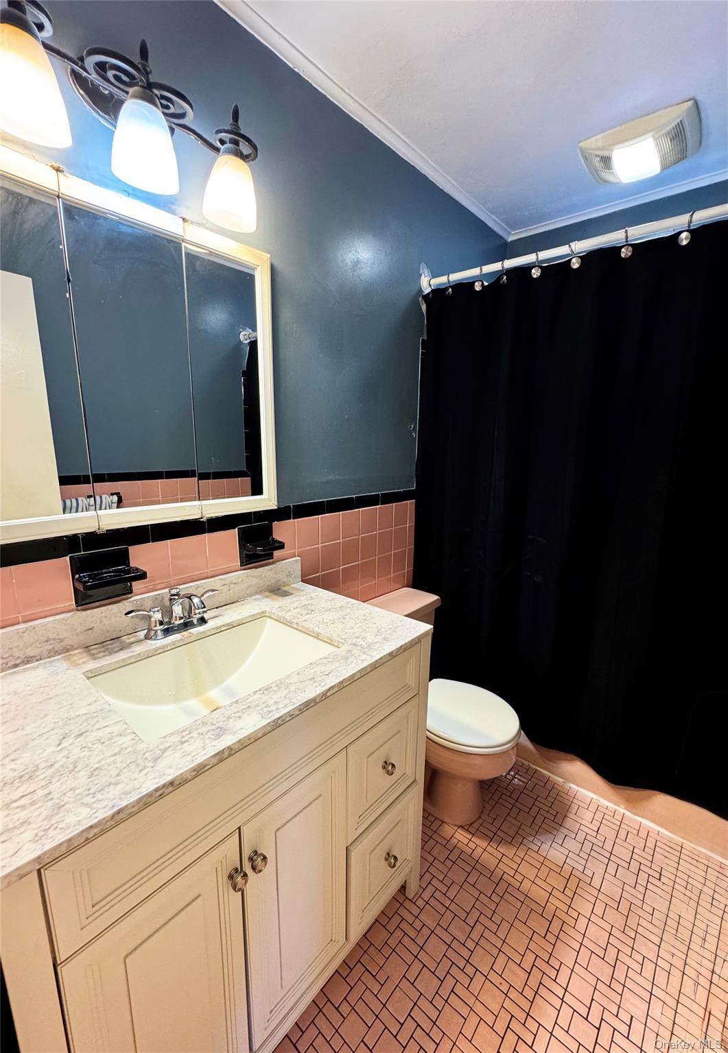 Single Family Eggert Place  Queens, NY 11691, MLS-1035524-14