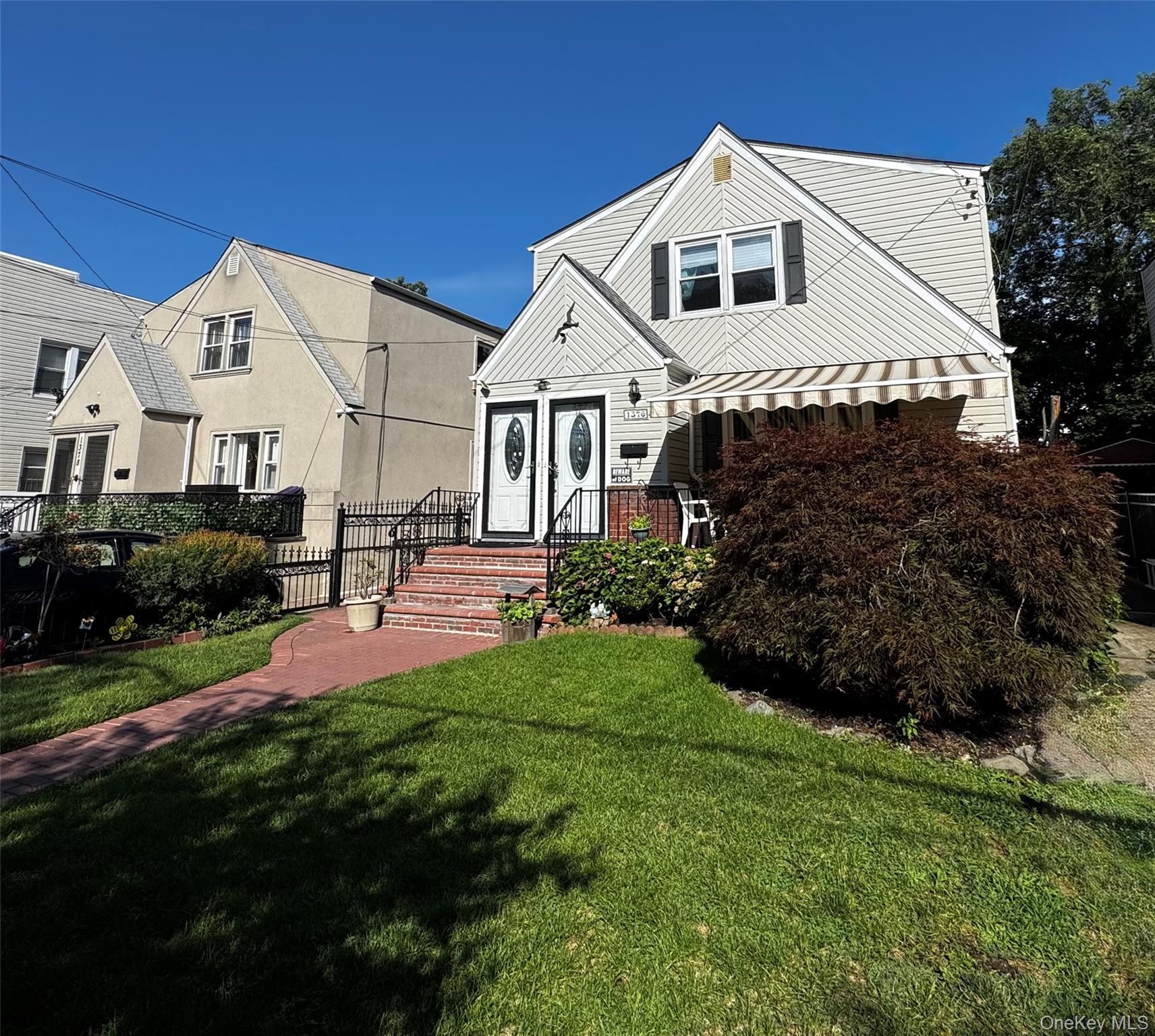 Single Family Eggert Place  Queens, NY 11691, MLS-1035524-28