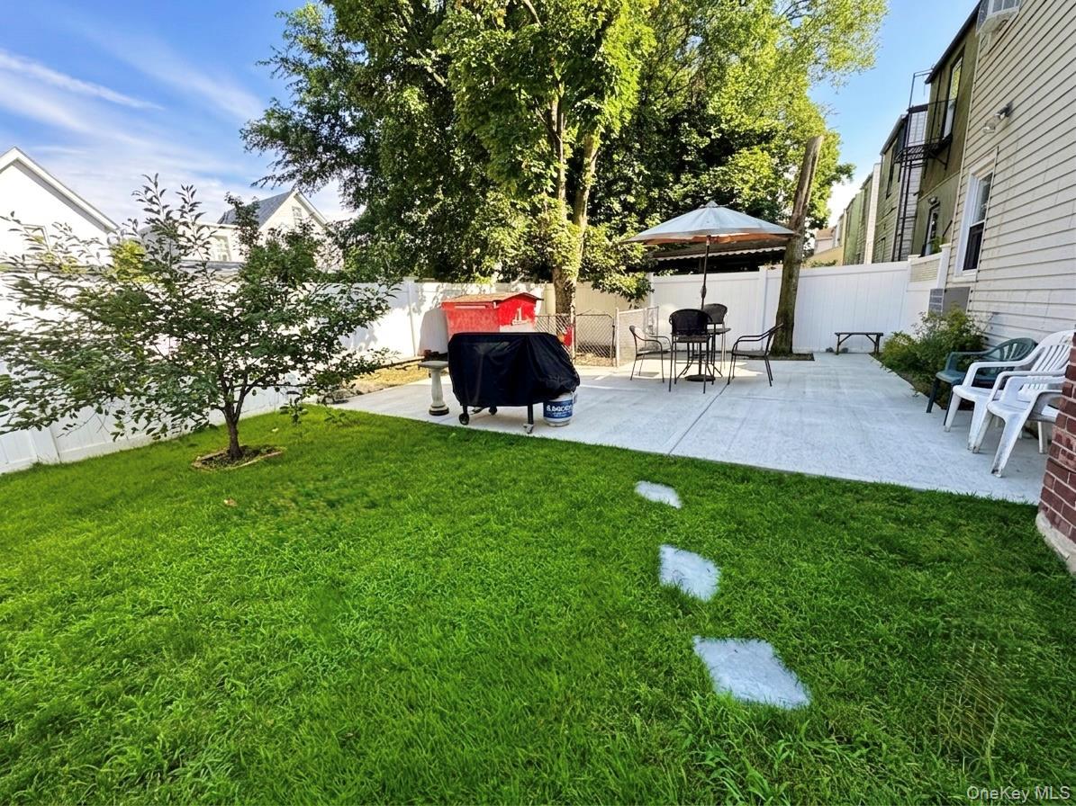 Single Family Eggert Place  Queens, NY 11691, MLS-1035524-4
