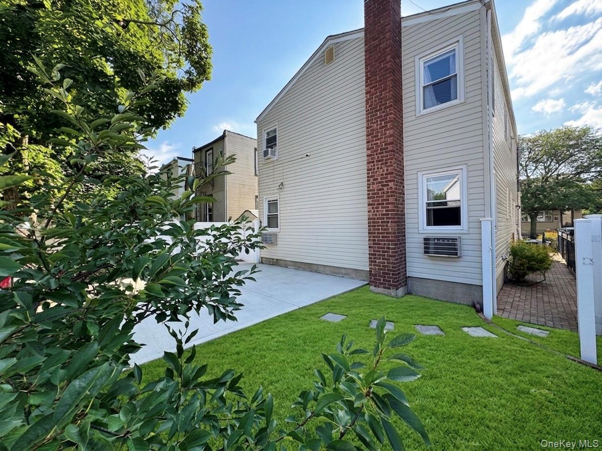 Single Family Eggert Place  Queens, NY 11691, MLS-1035524-6