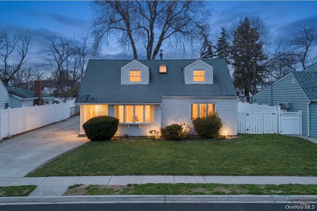 Single Family Wyngate Drive Nassau County, NY 11580, MLS-1035532-2