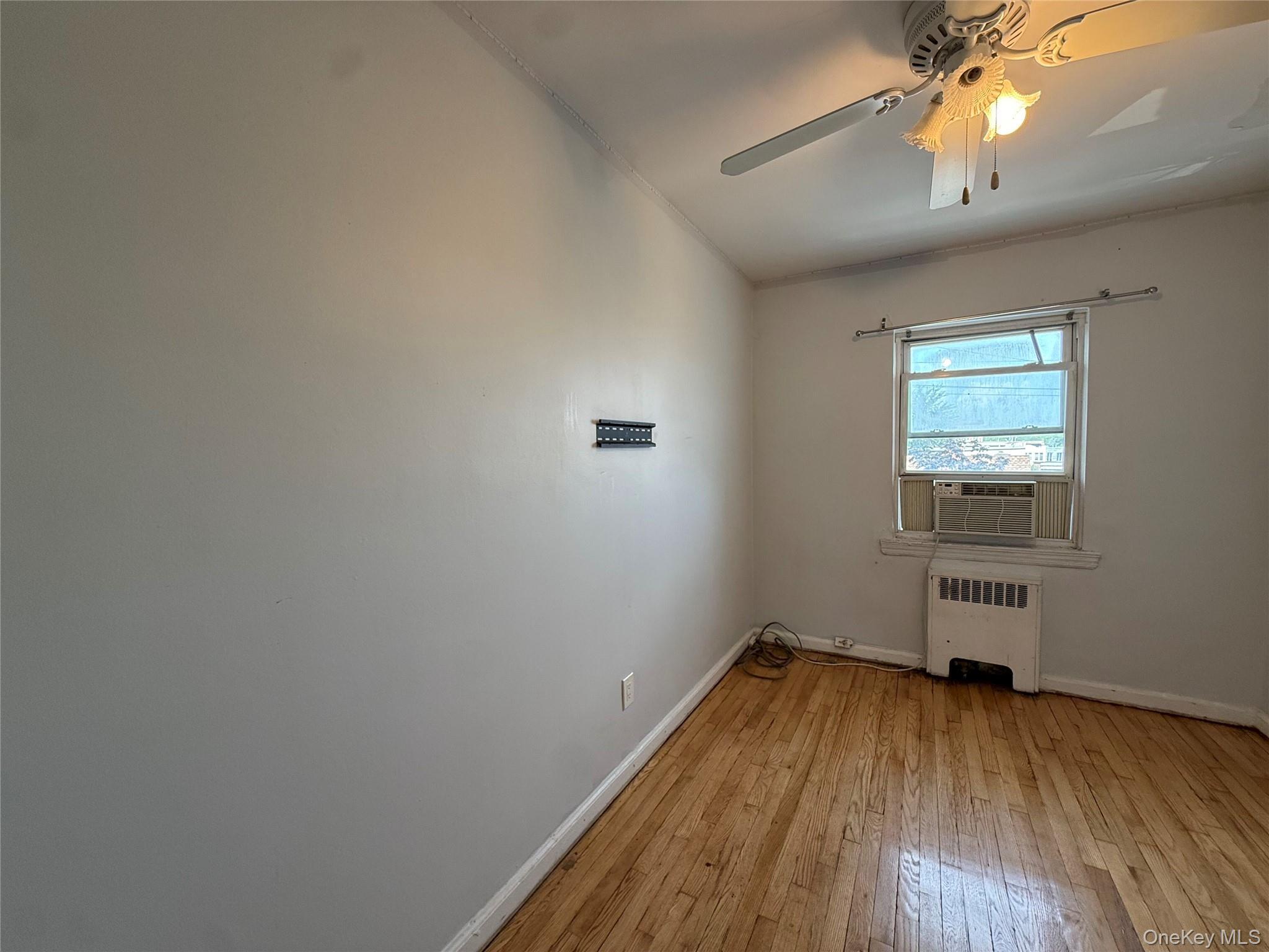 Single Family Lurting Avenue  Bronx, NY 10469, MLS-1035533-11