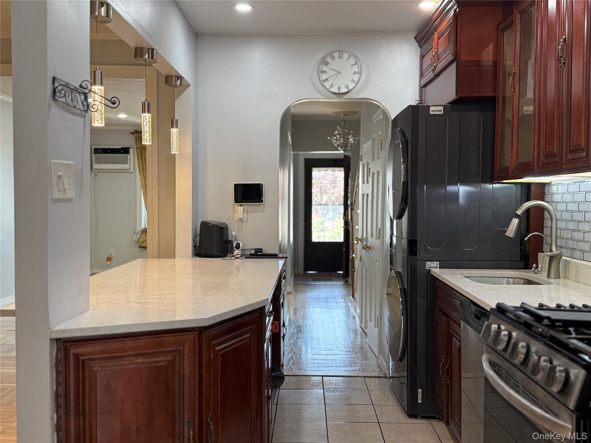 Single Family Lurting Avenue  Bronx, NY 10469, MLS-1035533-8