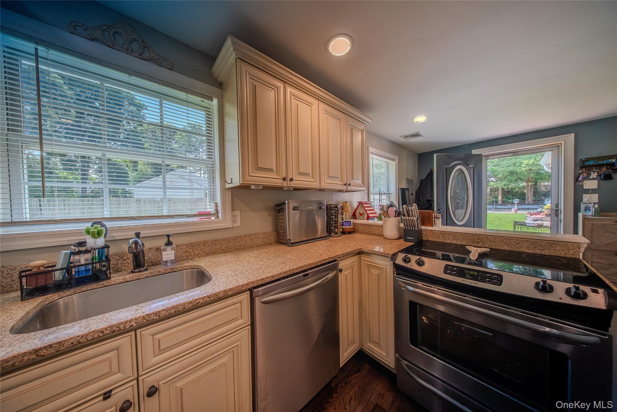 Single Family Connelly Drive Suffolk County, NY 11755, MLS-1035541-10