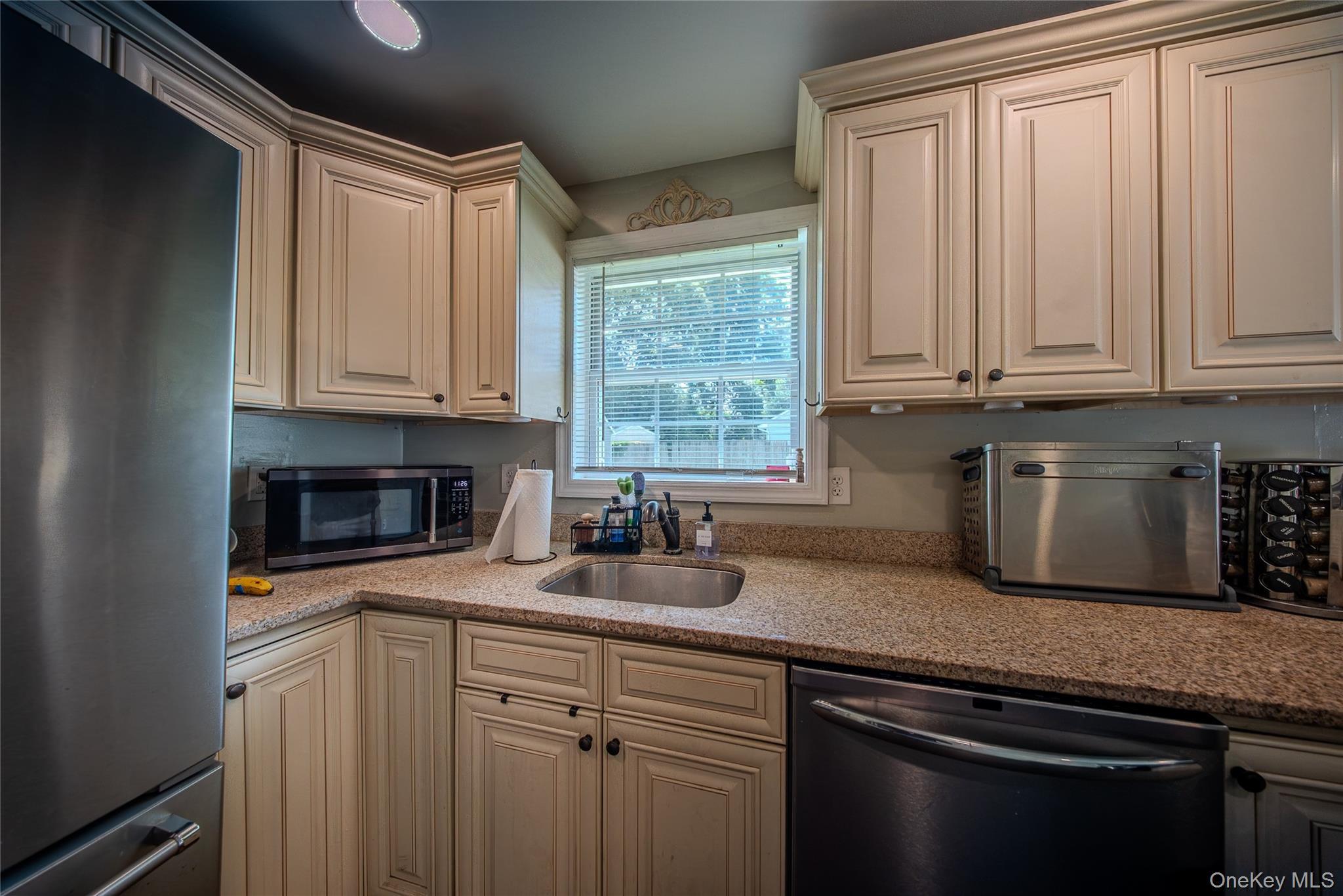 Single Family Connelly Drive Suffolk County, NY 11755, MLS-1035541-11