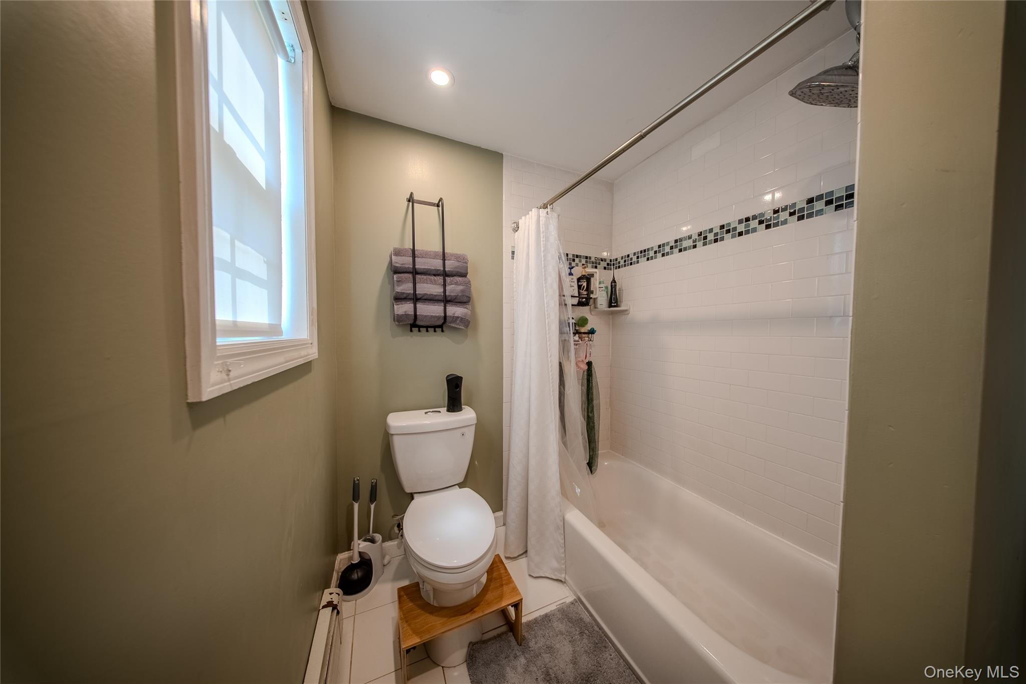 Single Family Connelly Drive Suffolk County, NY 11755, MLS-1035541-17