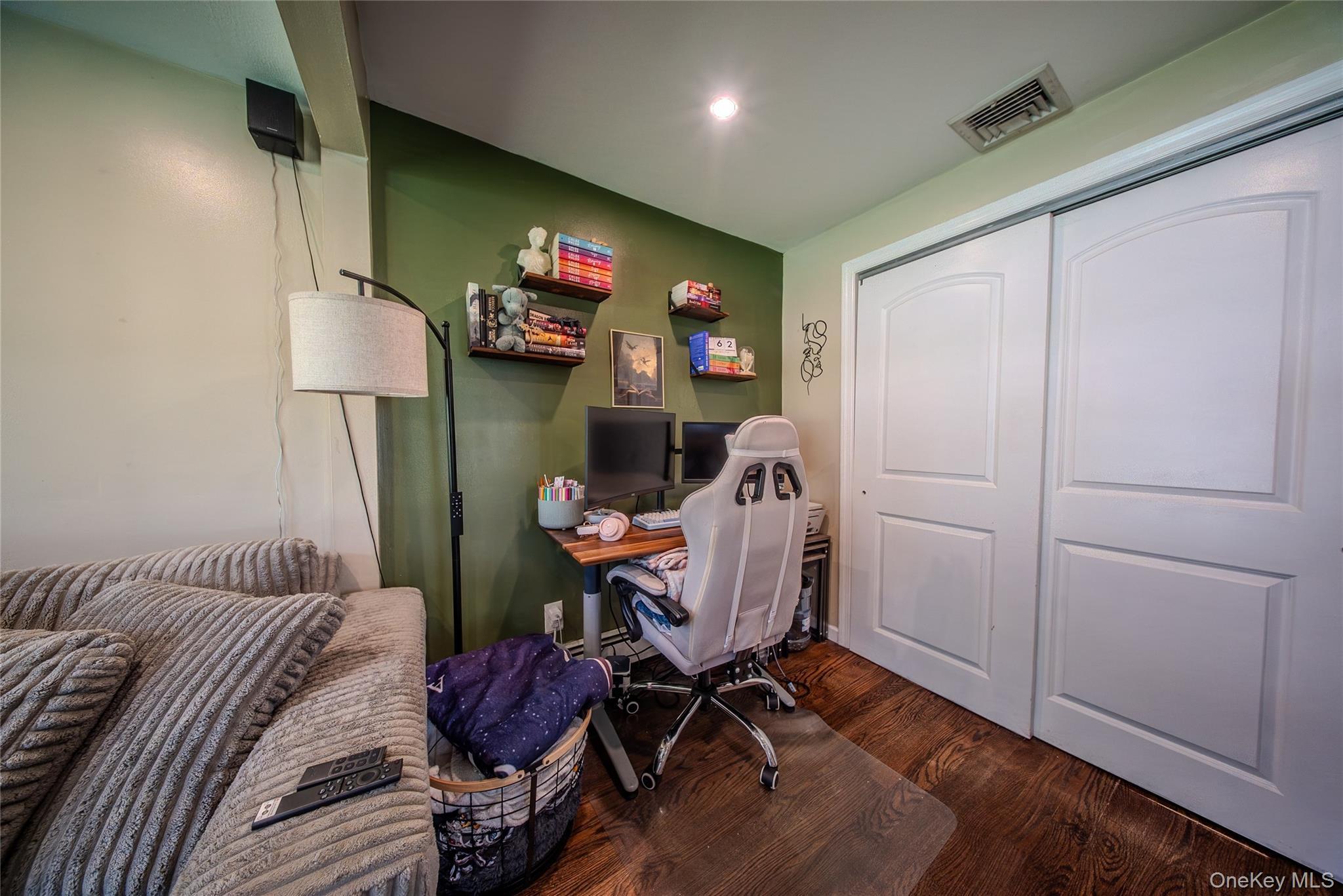 Single Family Connelly Drive Suffolk County, NY 11755, MLS-1035541-25