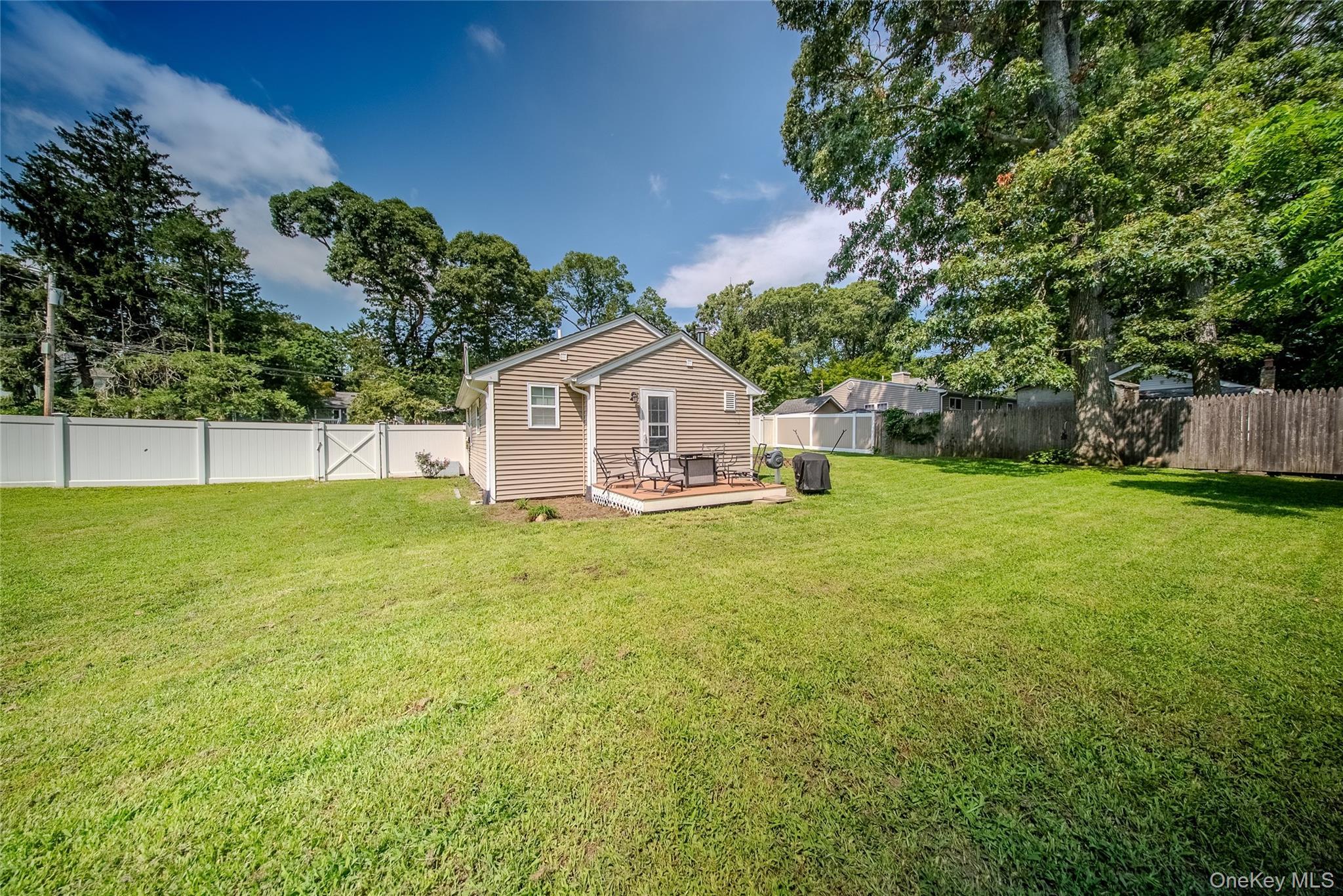 Single Family Connelly Drive Suffolk County, NY 11755, MLS-1035541-27