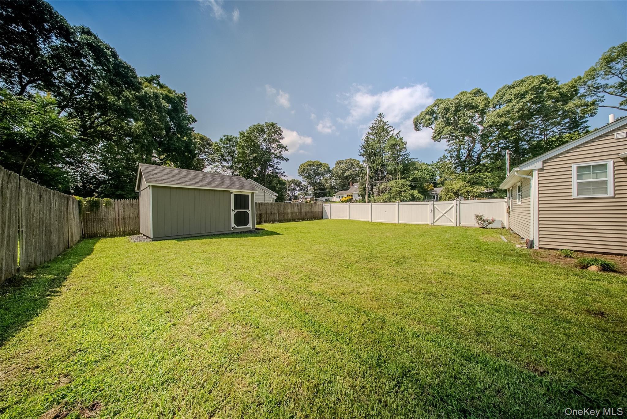 Single Family Connelly Drive Suffolk County, NY 11755, MLS-1035541-28