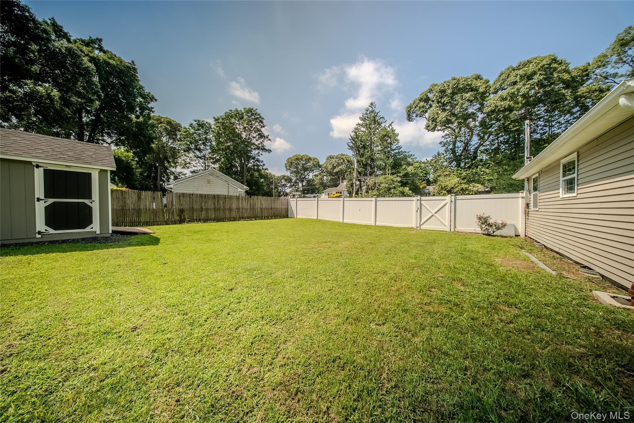 Single Family Connelly Drive Suffolk County, NY 11755, MLS-1035541-32