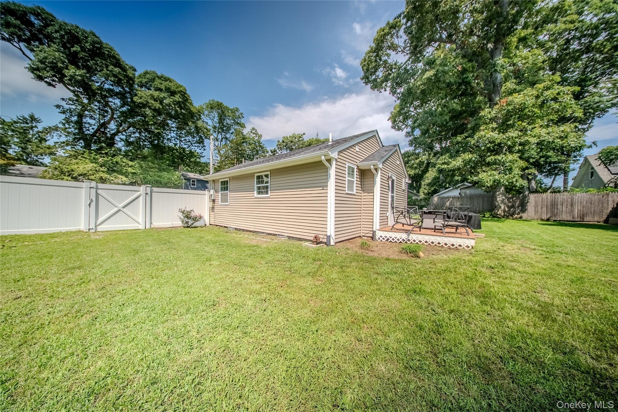 Single Family Connelly Drive Suffolk County, NY 11755, MLS-1035541-33