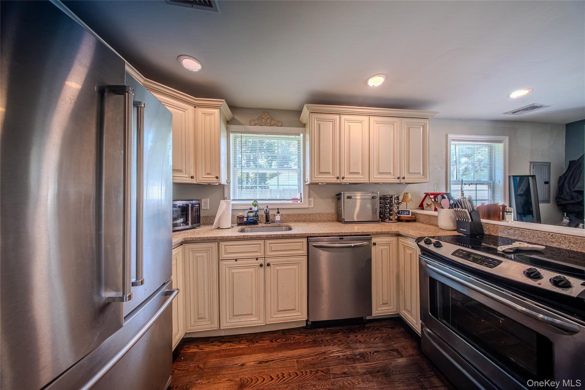 Single Family Connelly Drive Suffolk County, NY 11755, MLS-1035541-9