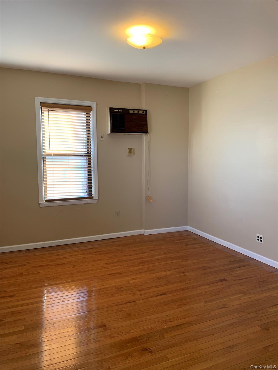Single Family Paulding Avenue Bronx, NY 10469, MLS-1035550-10