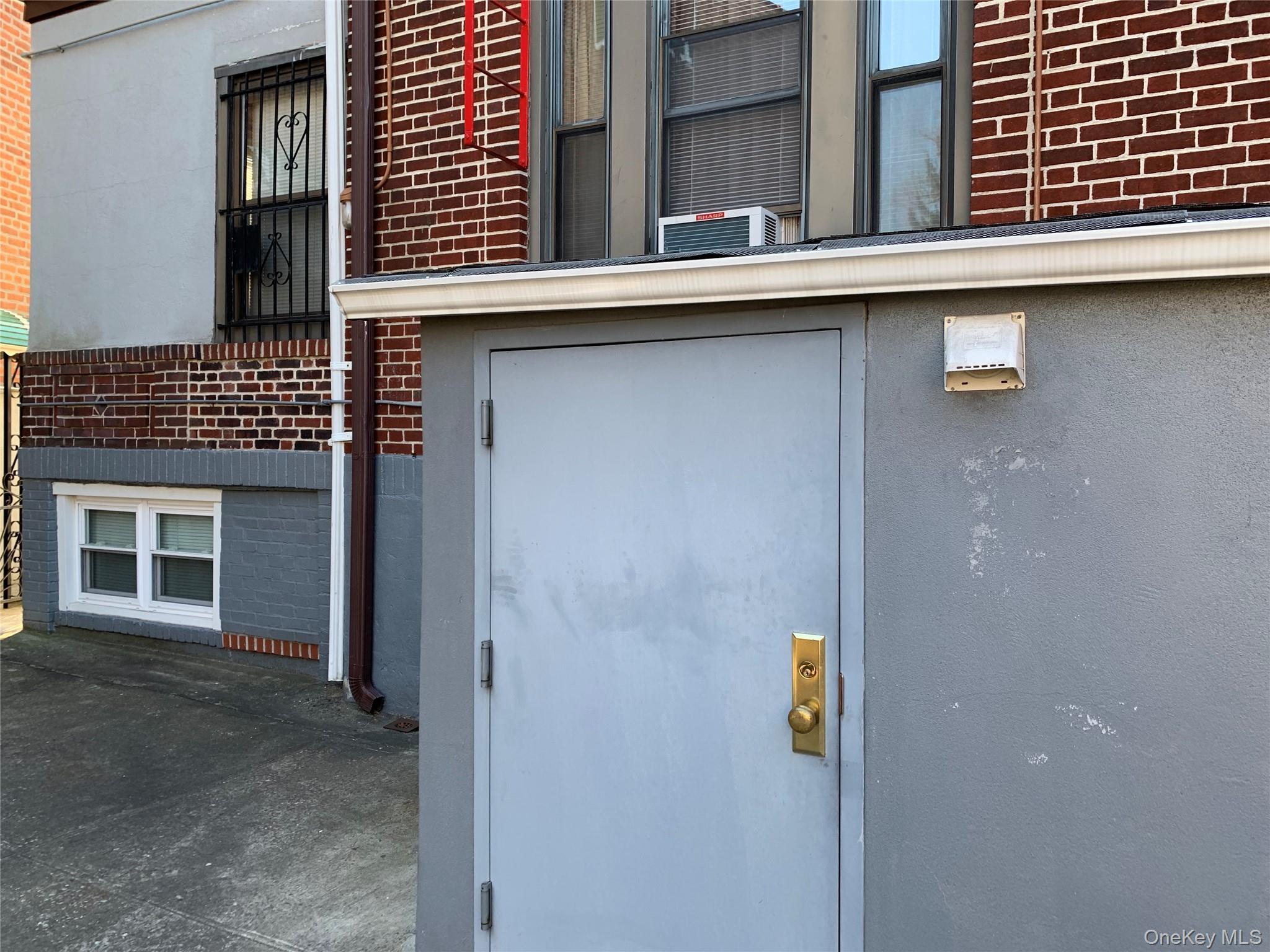 Single Family Paulding Avenue Bronx, NY 10469, MLS-1035550-13
