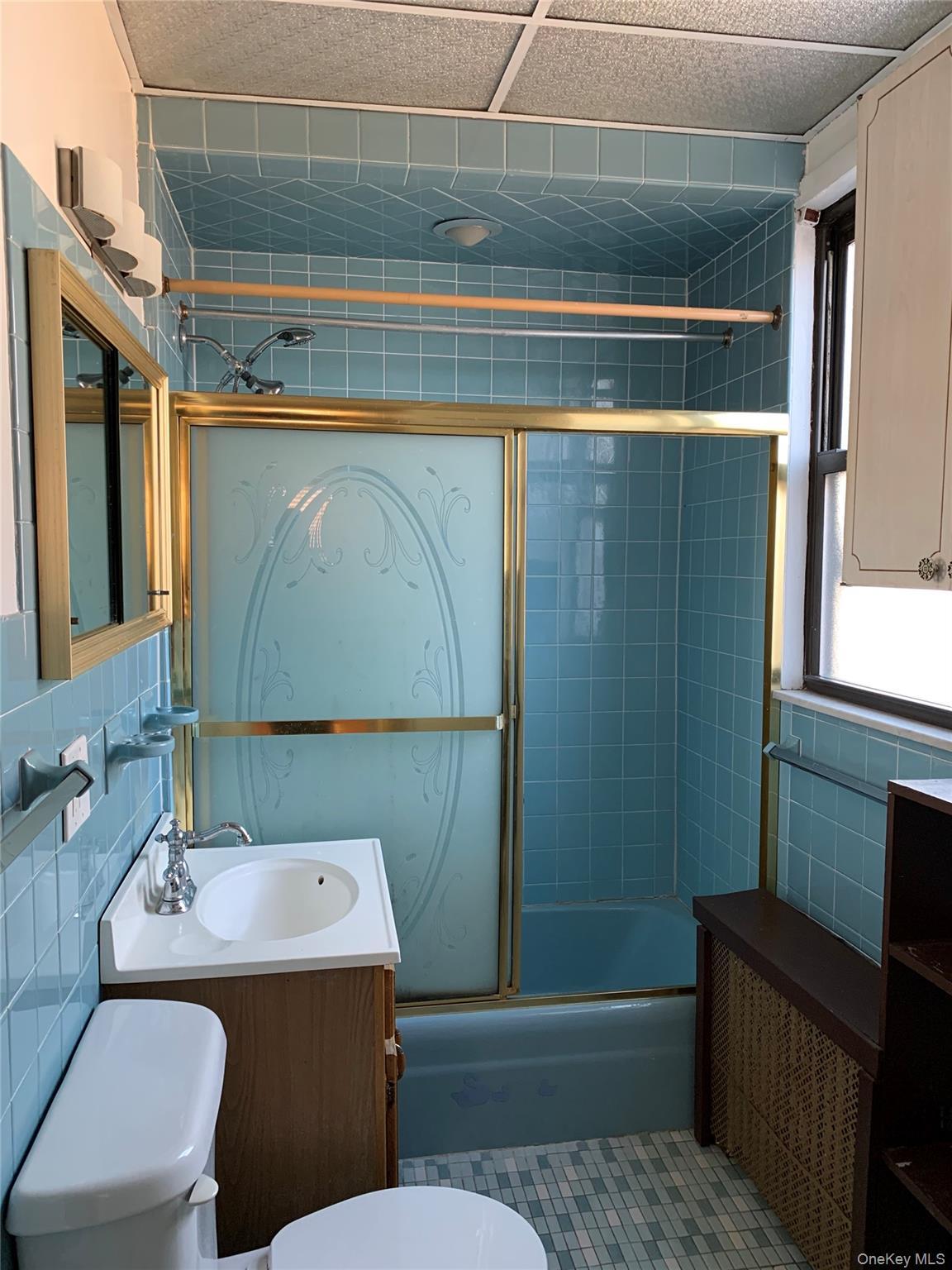 Single Family Paulding Avenue Bronx, NY 10469, MLS-1035550-15