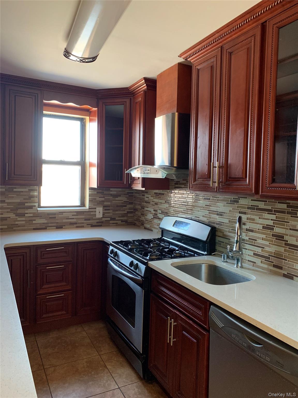 Single Family Paulding Avenue Bronx, NY 10469, MLS-1035550-17
