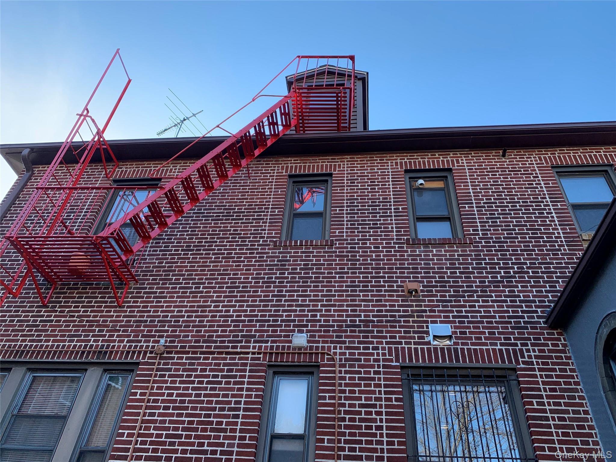 Single Family Paulding Avenue Bronx, NY 10469, MLS-1035550-28