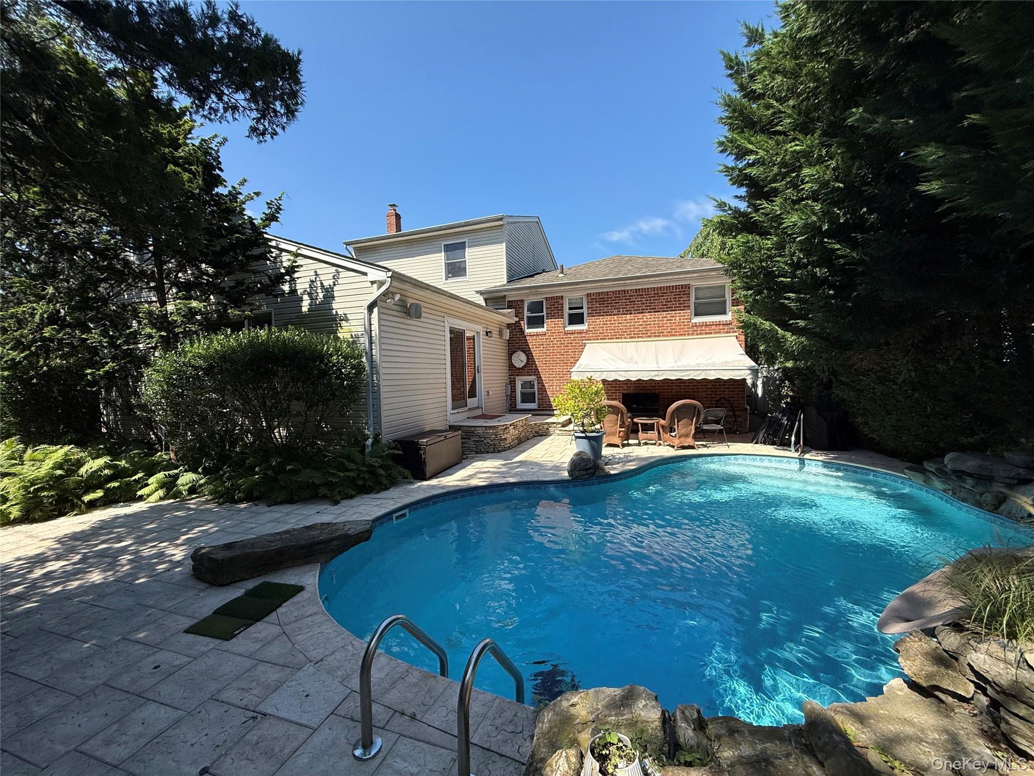Single Family Kathleen Drive E Nassau County, NY 11791, MLS-1035555-18