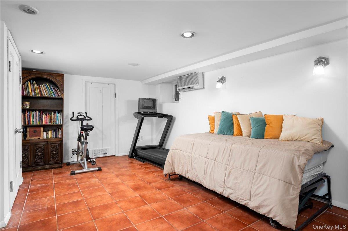 Single Family Netherland Avenue Bronx, NY 10463, MLS-1035581-18