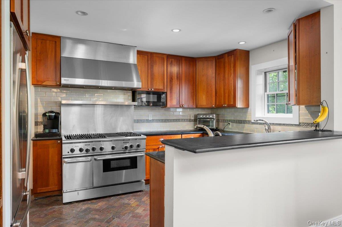 Single Family Netherland Avenue Bronx, NY 10463, MLS-1035581-4