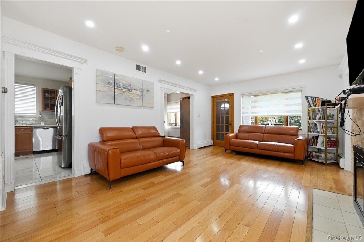 Single Family Hewlett Parkway Nassau County, NY 11557, MLS-1035584-2