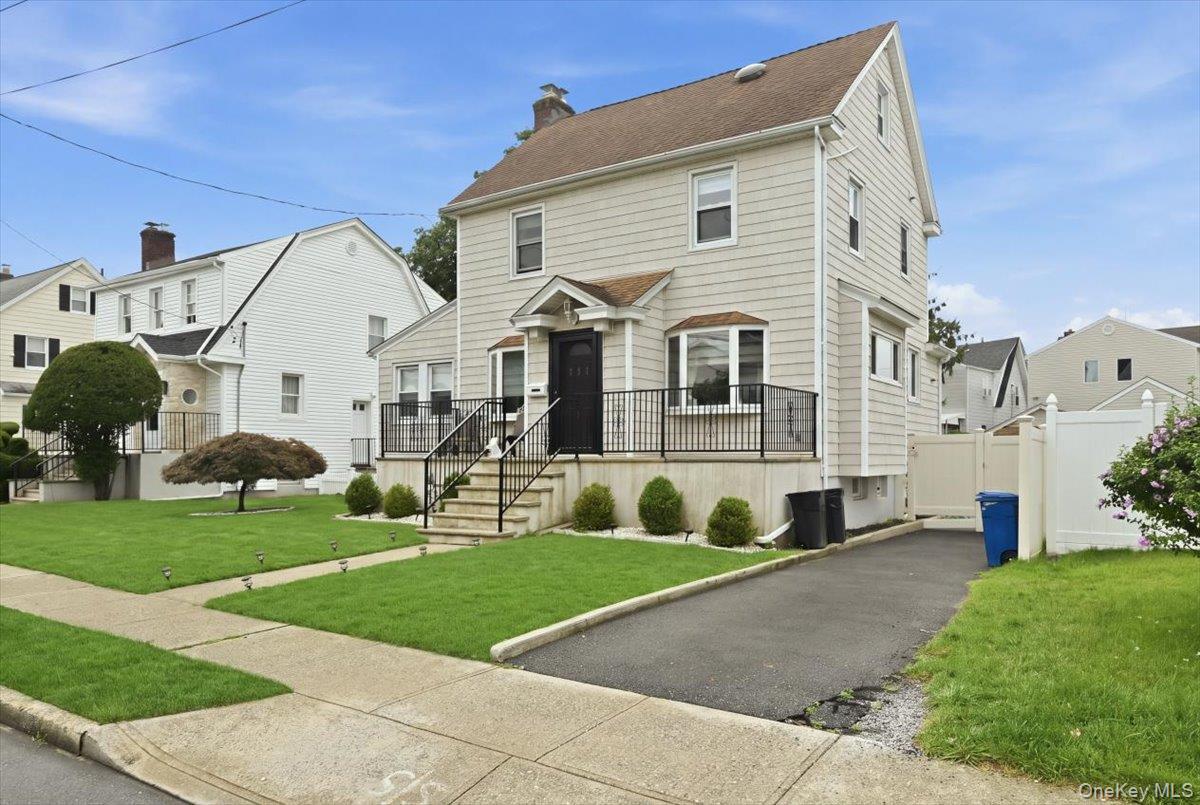 Single Family Hewlett Parkway Nassau County, NY 11557, MLS-1035584-21