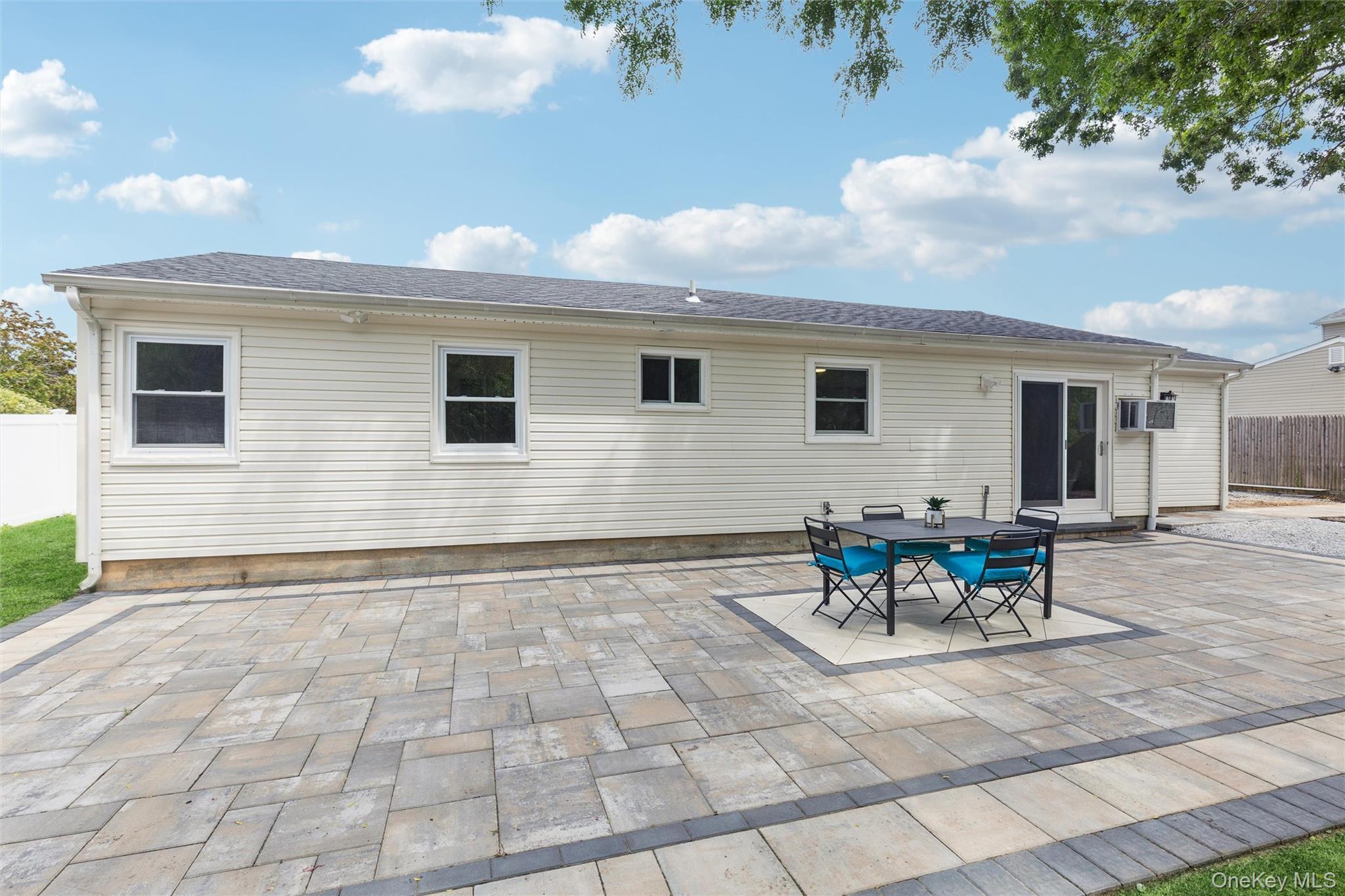 Single Family Circle Drive W Suffolk County, NY 11772, MLS-1035597-25