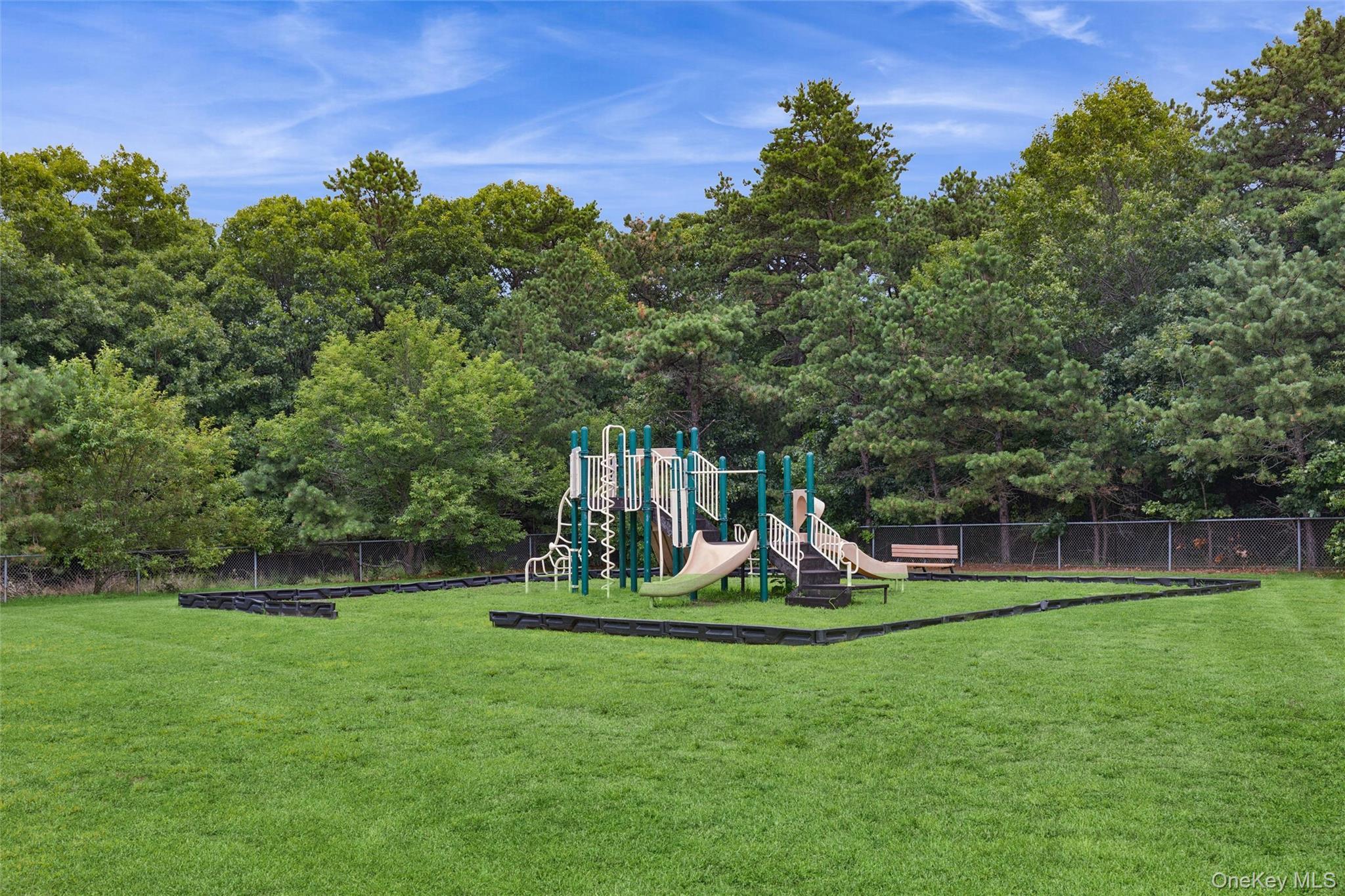 Single Family Circle Drive W Suffolk County, NY 11772, MLS-1035597-30