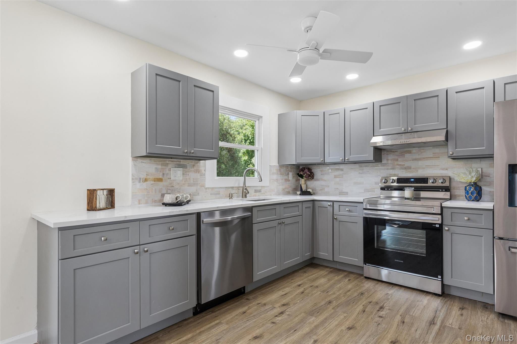 Single Family Circle Drive W Suffolk County, NY 11772, MLS-1035597-7