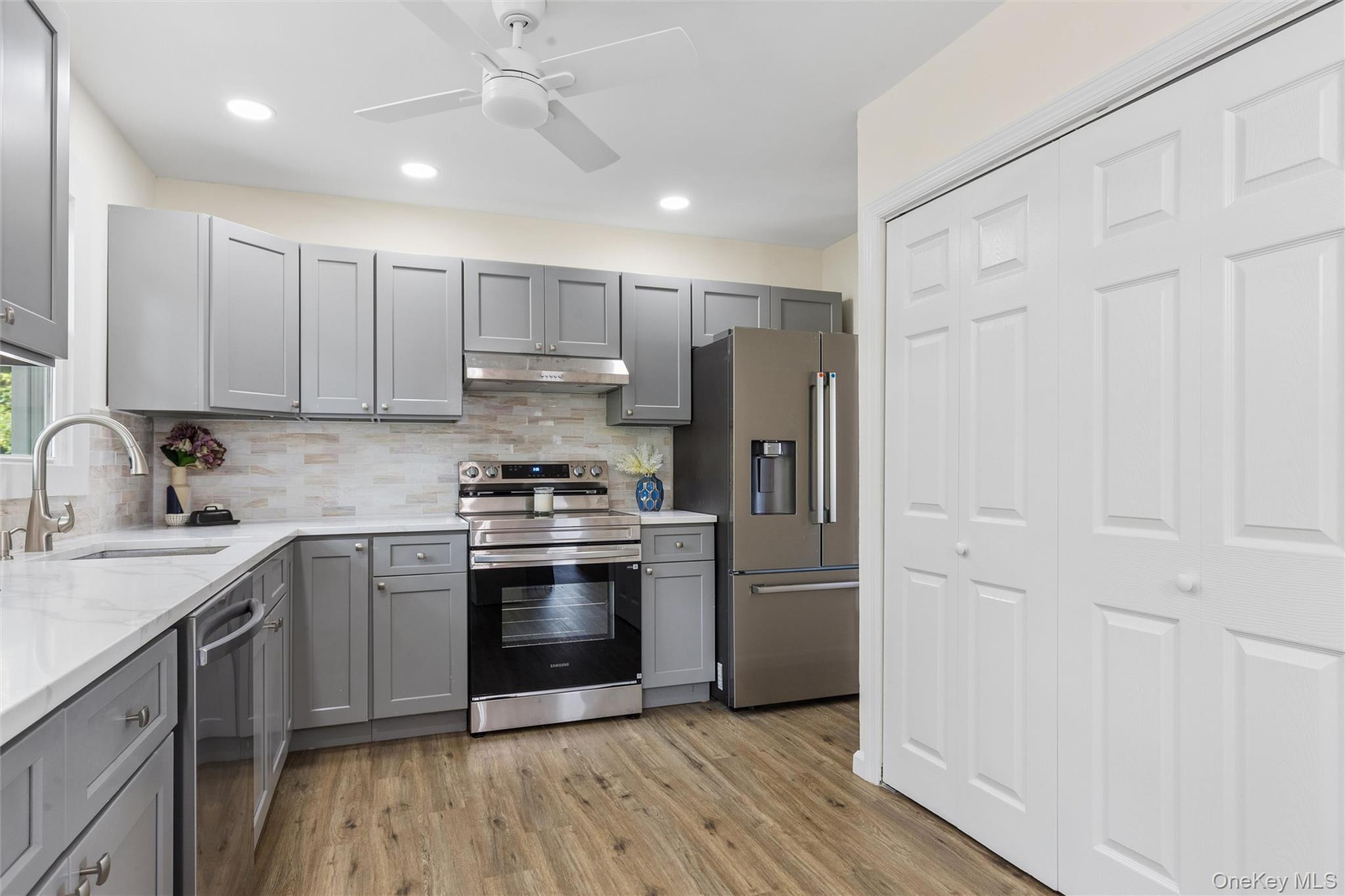 Single Family Circle Drive W Suffolk County, NY 11772, MLS-1035597-8