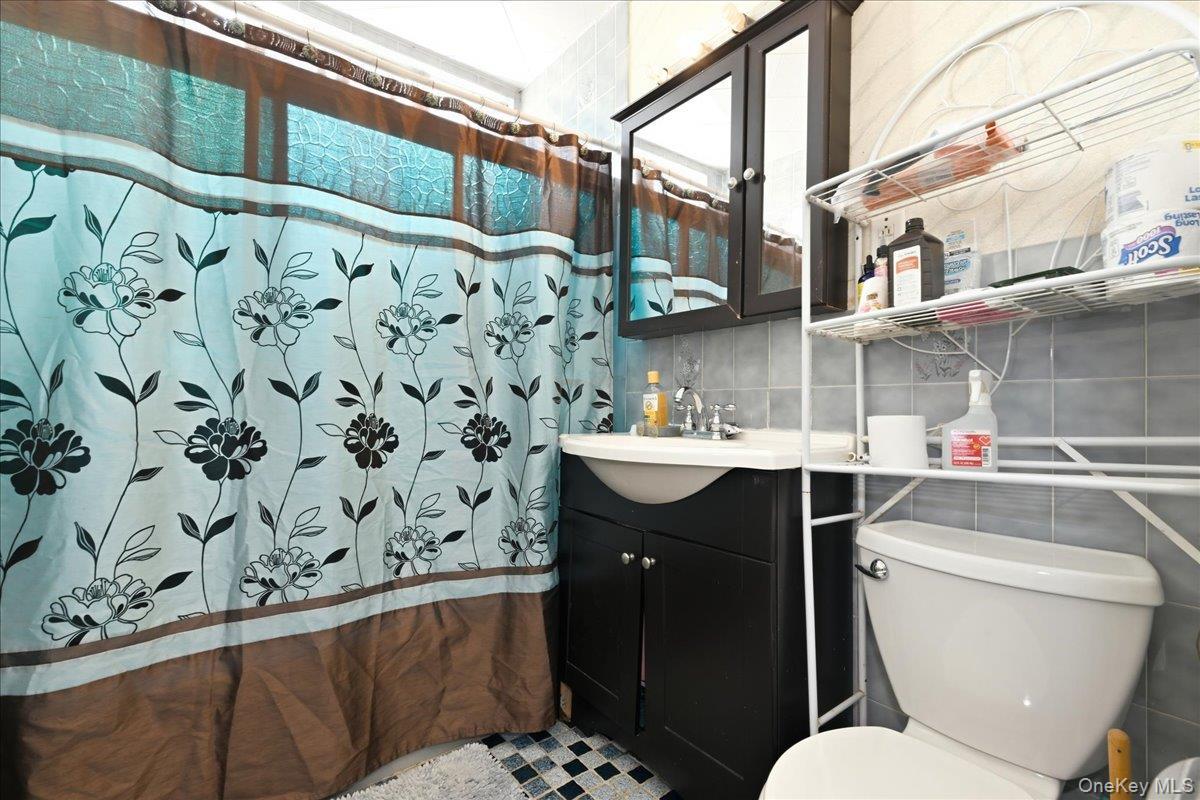 Single Family 79th Place  Queens, NY 11385, MLS-1035637-15