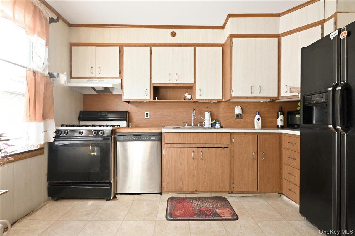 Single Family 79th Place  Queens, NY 11385, MLS-1035637-9