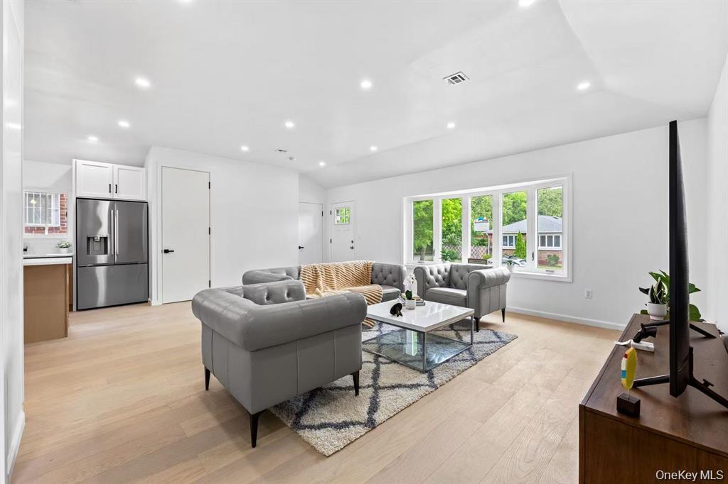 Single Family 76th Road  Queens, NY 11364, MLS-1035655-3