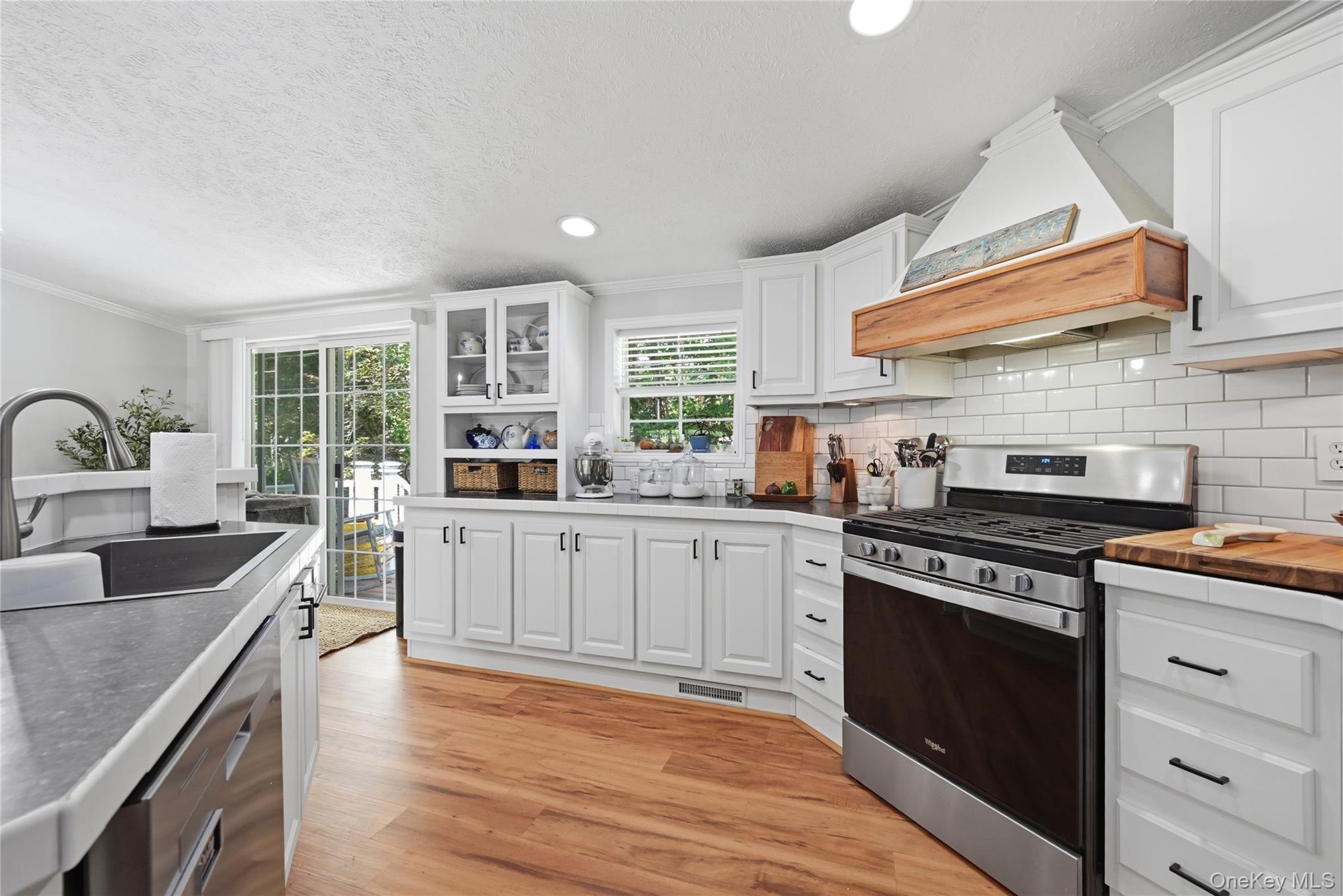 Single Family Hubbard Avenue  Suffolk County, NY 11901, MLS-1035667-10