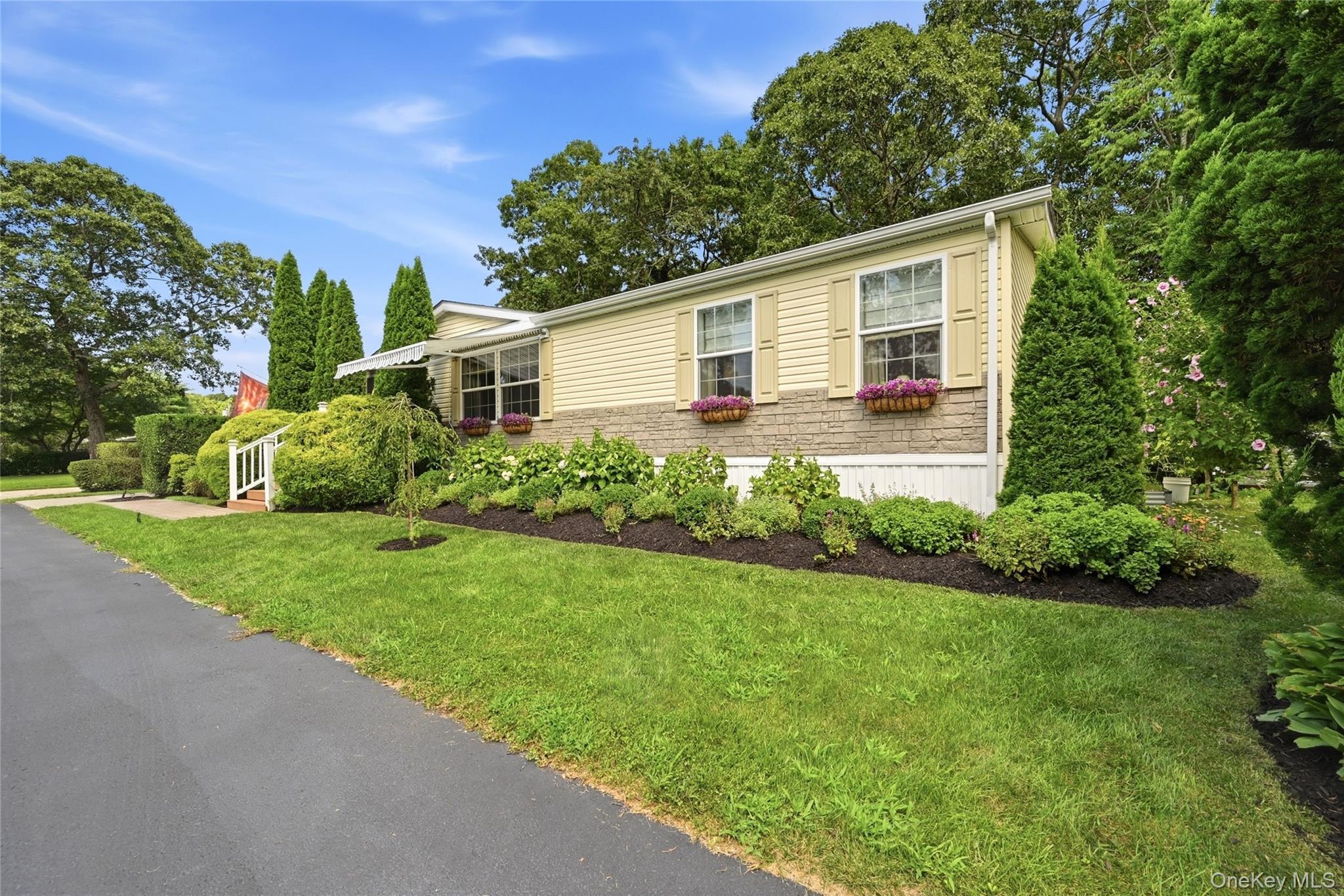 Single Family Hubbard Avenue  Suffolk County, NY 11901, MLS-1035667-2