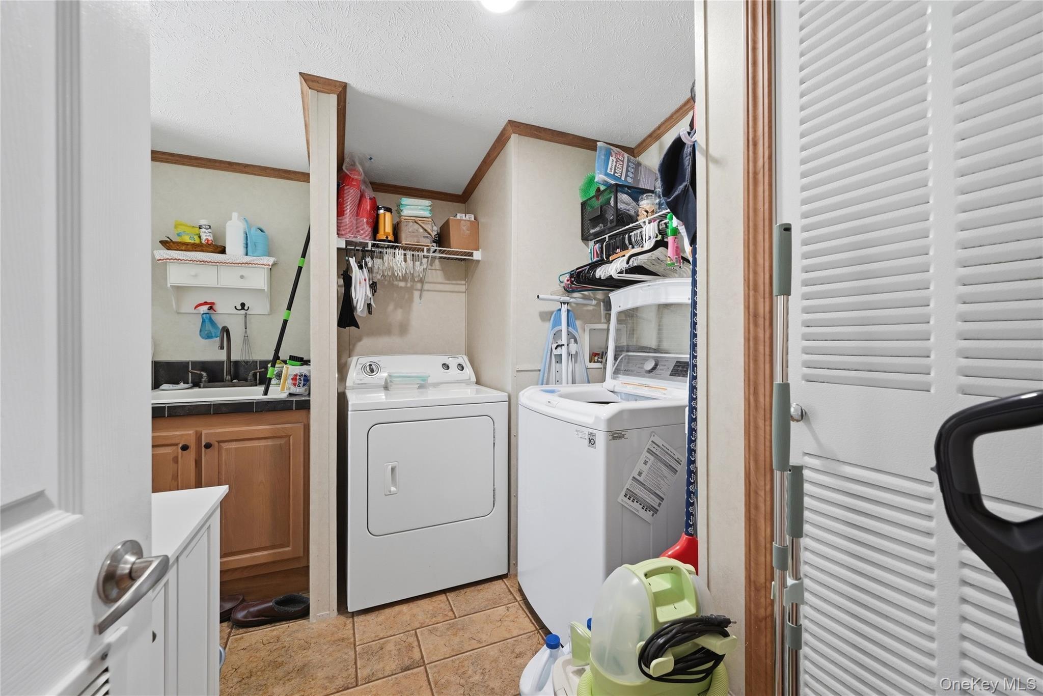 Single Family Hubbard Avenue  Suffolk County, NY 11901, MLS-1035667-20