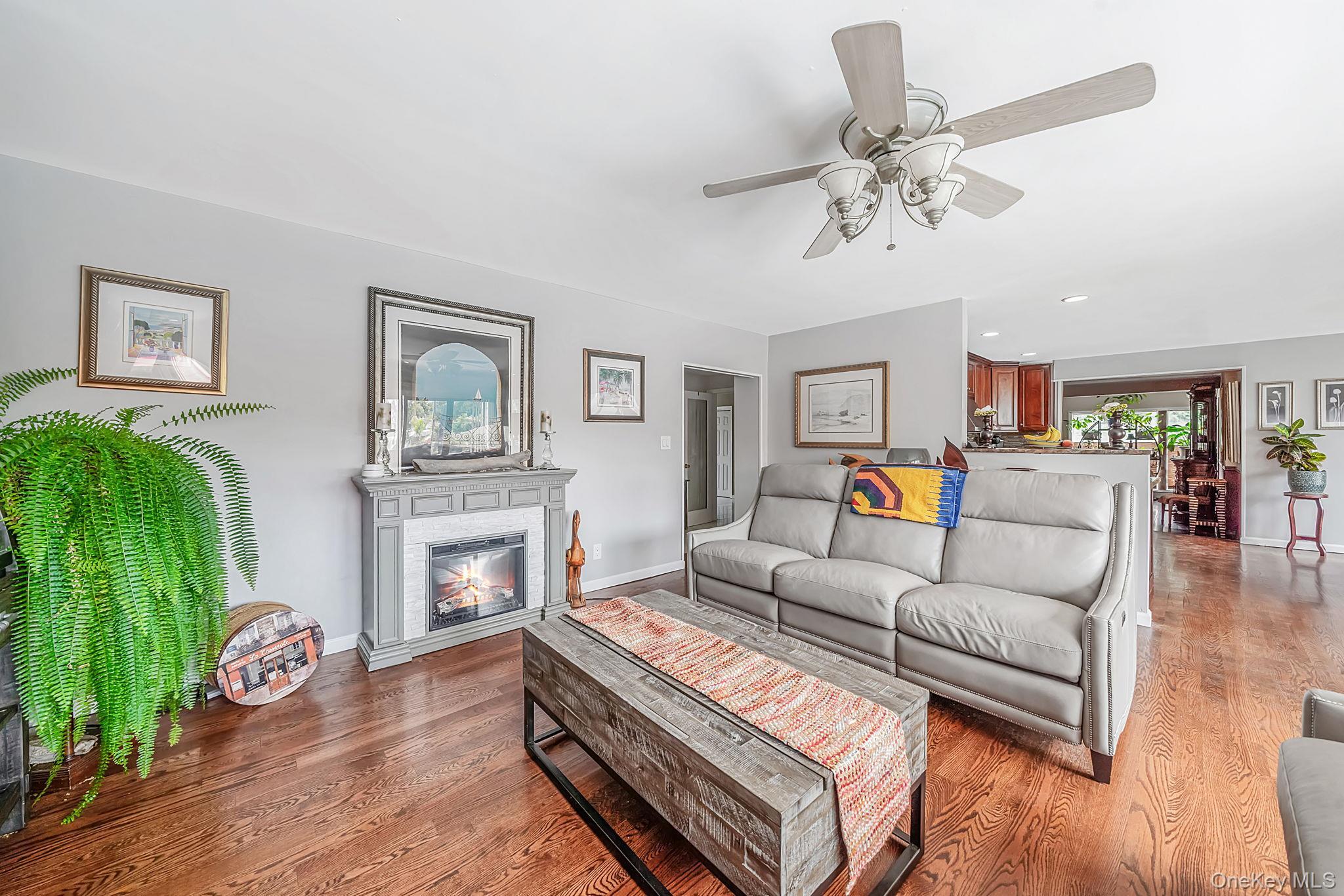 Single Family Mowbray Avenue  Suffolk County, NY 11706, MLS-1035730-17
