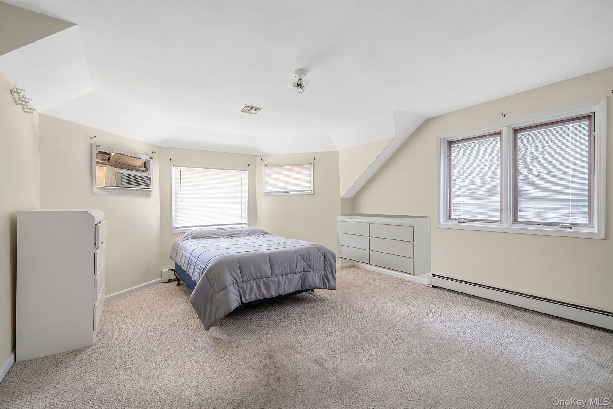 Single Family Mowbray Avenue  Suffolk County, NY 11706, MLS-1035730-32