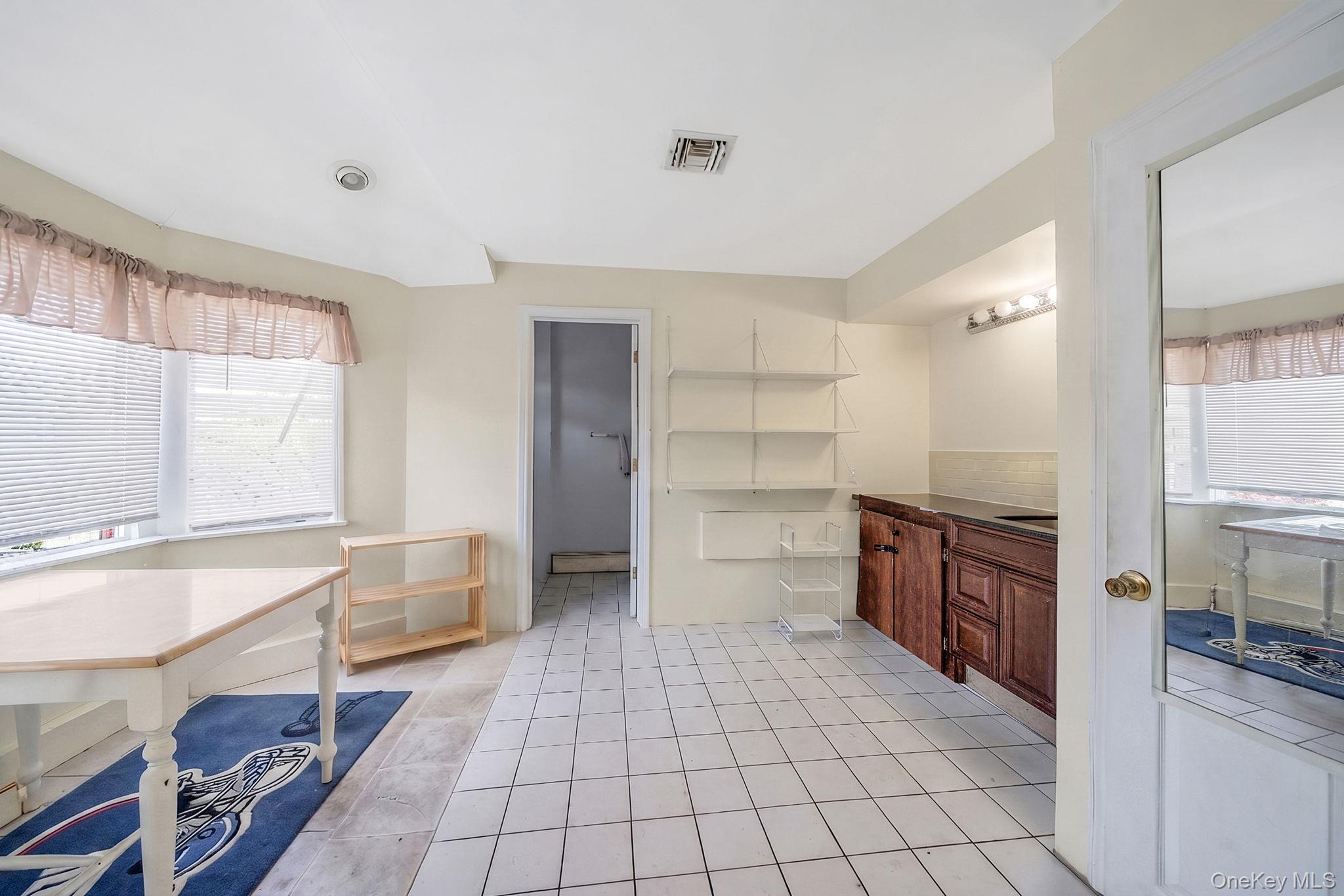 Single Family Mowbray Avenue  Suffolk County, NY 11706, MLS-1035730-33